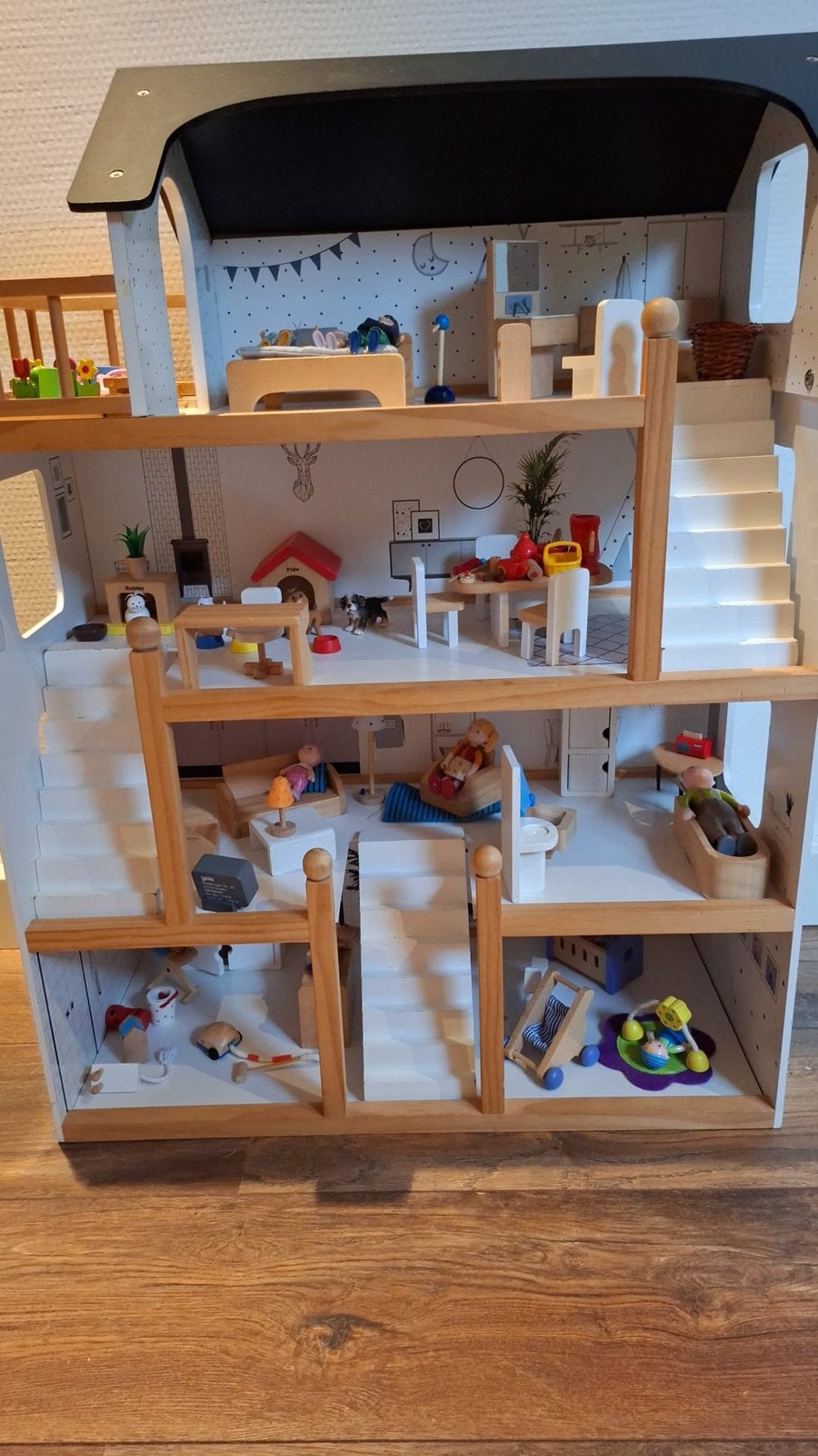 Houten poppenhuis Petit Amilie, Kinderen en Baby's, Speelgoed | Poppenhuizen, Ophalen of Verzenden, Zo goed als nieuw, Poppenhuis