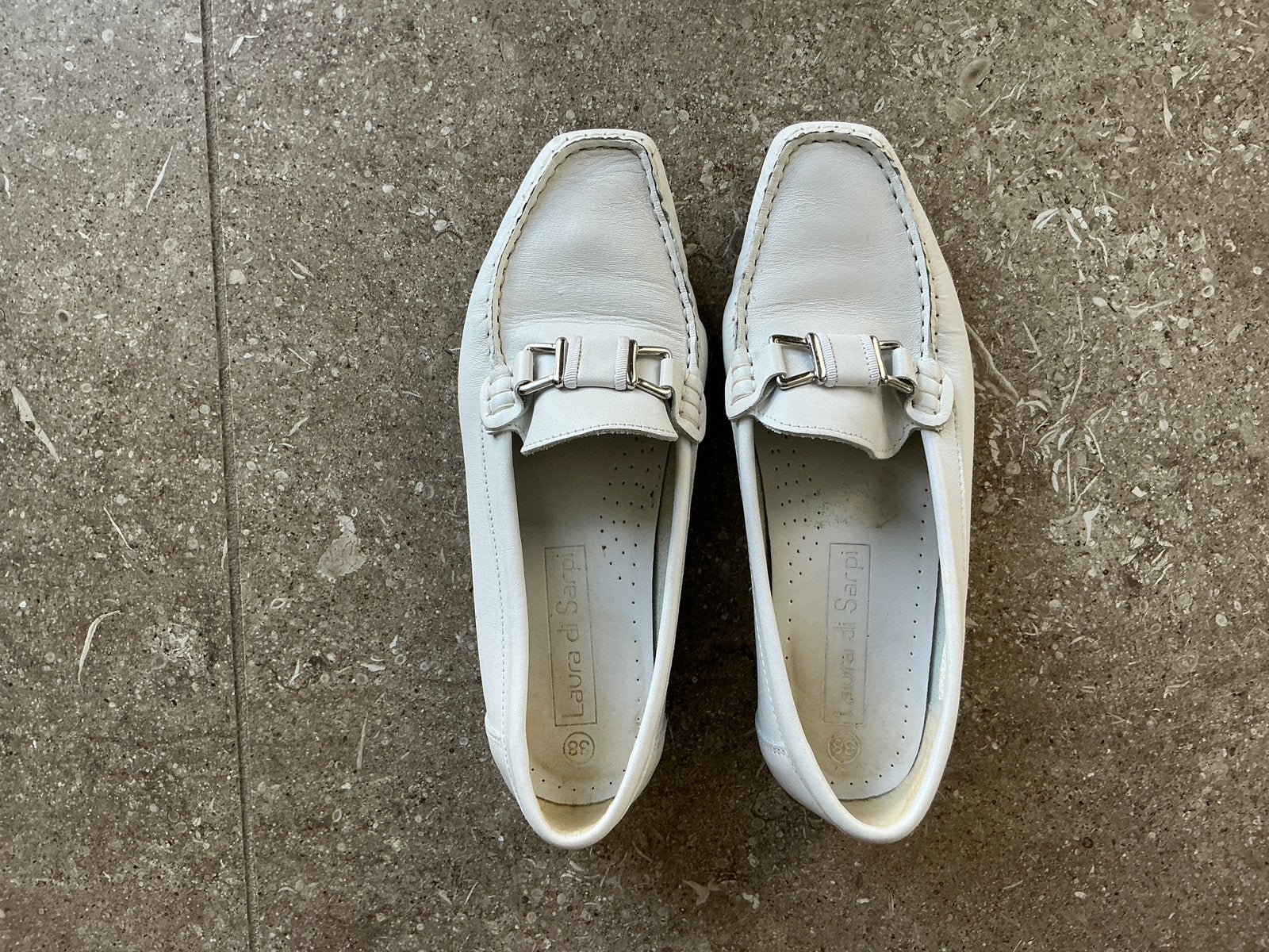 Wit leren loafers/instappers - Laura di Sarpi - maat 38 (KWF, Kleding | Dames, Ophalen of Verzenden, Zo goed als nieuw, Wit, Instappers