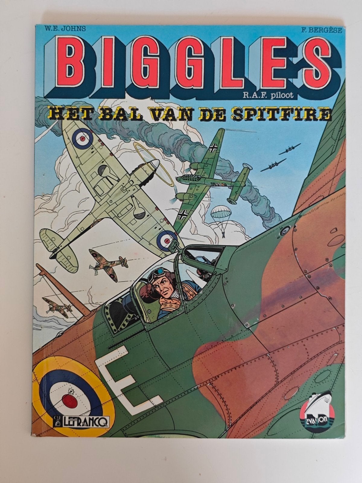 Biggles R.A.F. Piloot - Het Bal van de Spitfire, Eén stripboek, Ophalen of Verzenden, Gelezen, W.E. Johns, F. Bergese