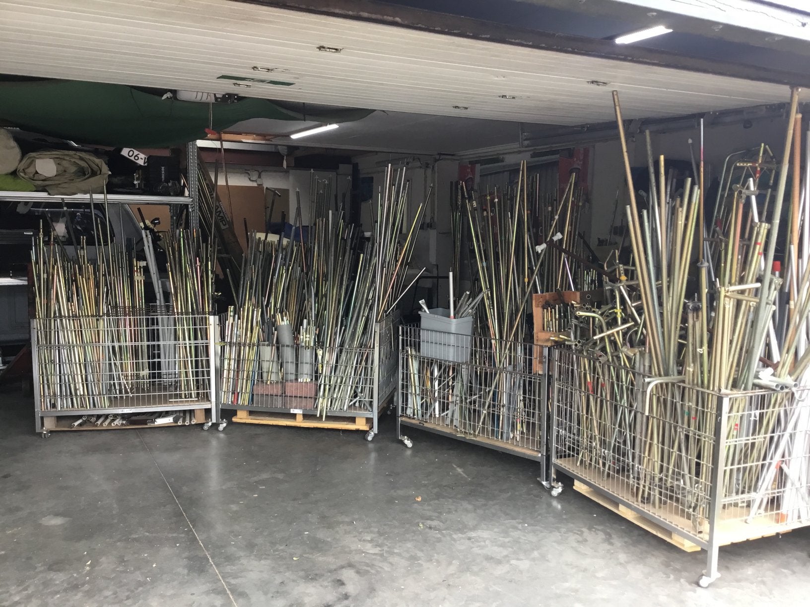 Heel veel tentstokken, matrassen, steunpoten…………., Ophalen of Verzenden, Gebruikt