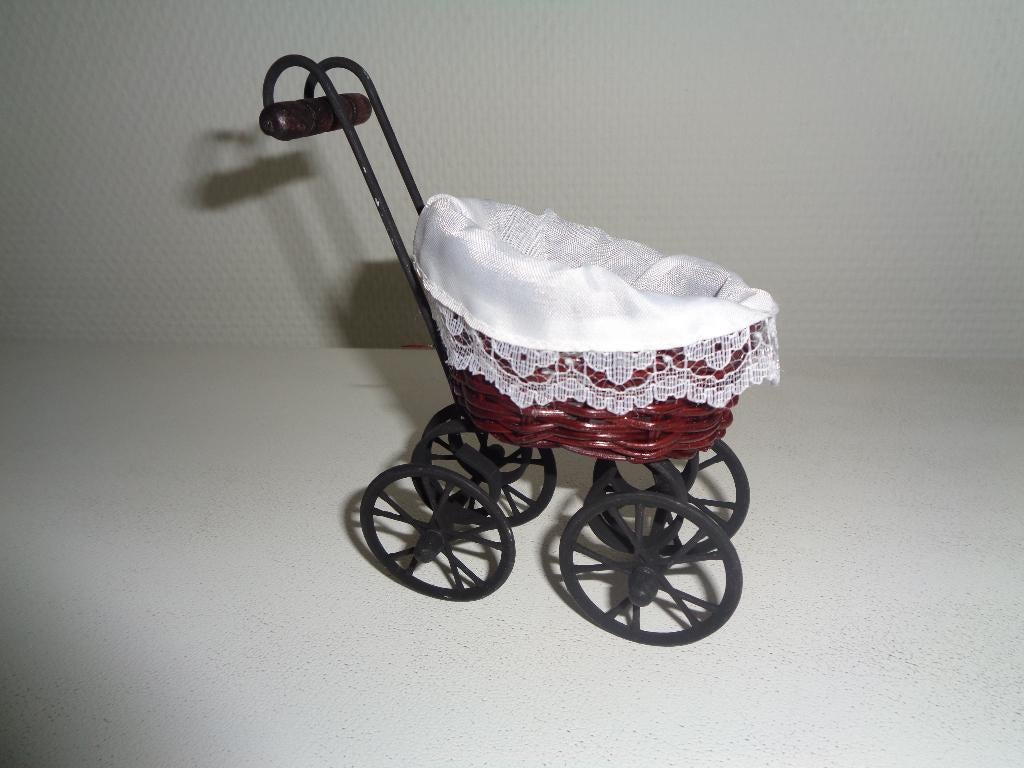 Klein poppen wagentje., Verzamelen, Poppenhuizen en Toebehoren, Ophalen of Verzenden, Zo goed als nieuw, Gebruiksvoorwerp