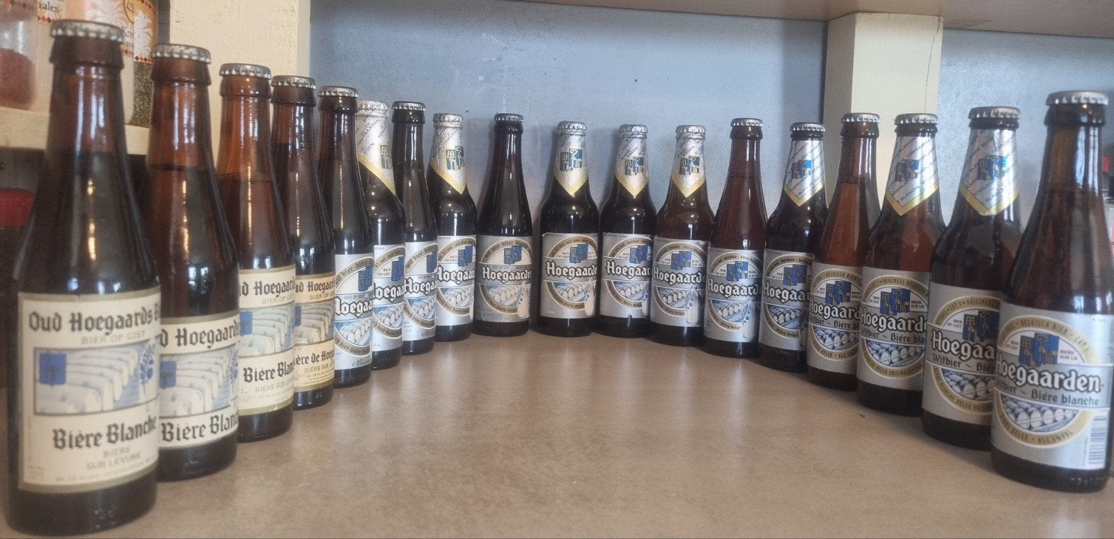 Hoegaarden Witbier, De Kluis: 18x <'86-'00 (geen dubbele), Verzamelen, Biermerken, Ophalen of Verzenden, Zo goed als nieuw, Flesje(s)