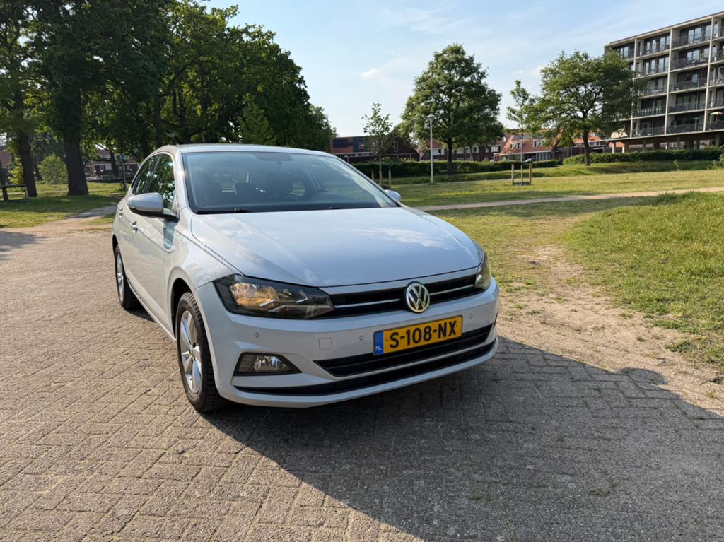 Volkswagen Polo 1.0 TSI | Airco | Elk-Ramen | CarPlay |, Voorwielaandrijving, Stof, 40 €/maand, Zwart