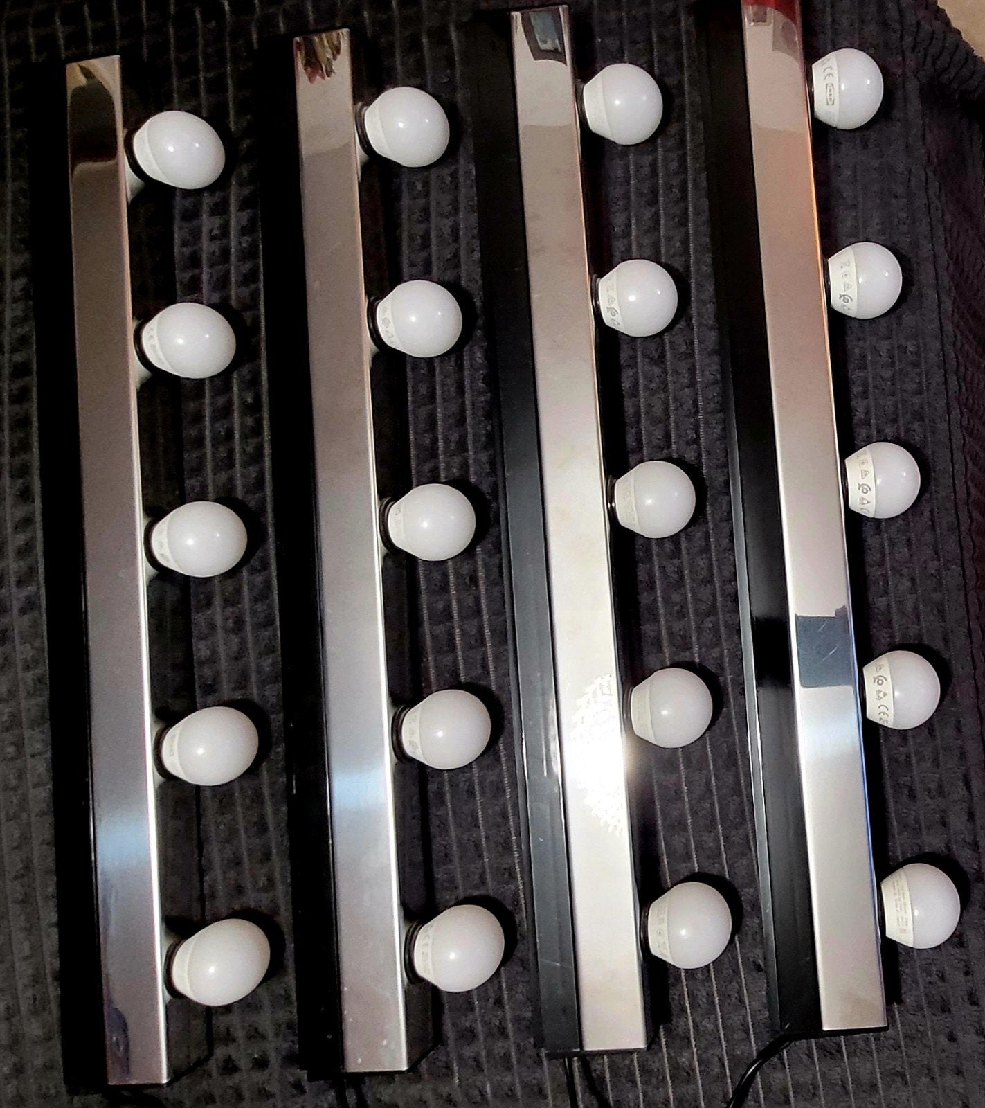 Set van 4 IKEA LED-spiegellampen met spiegel, Huis en Inrichting, E14 (klein), Zo goed als nieuw, Zilver, Modern