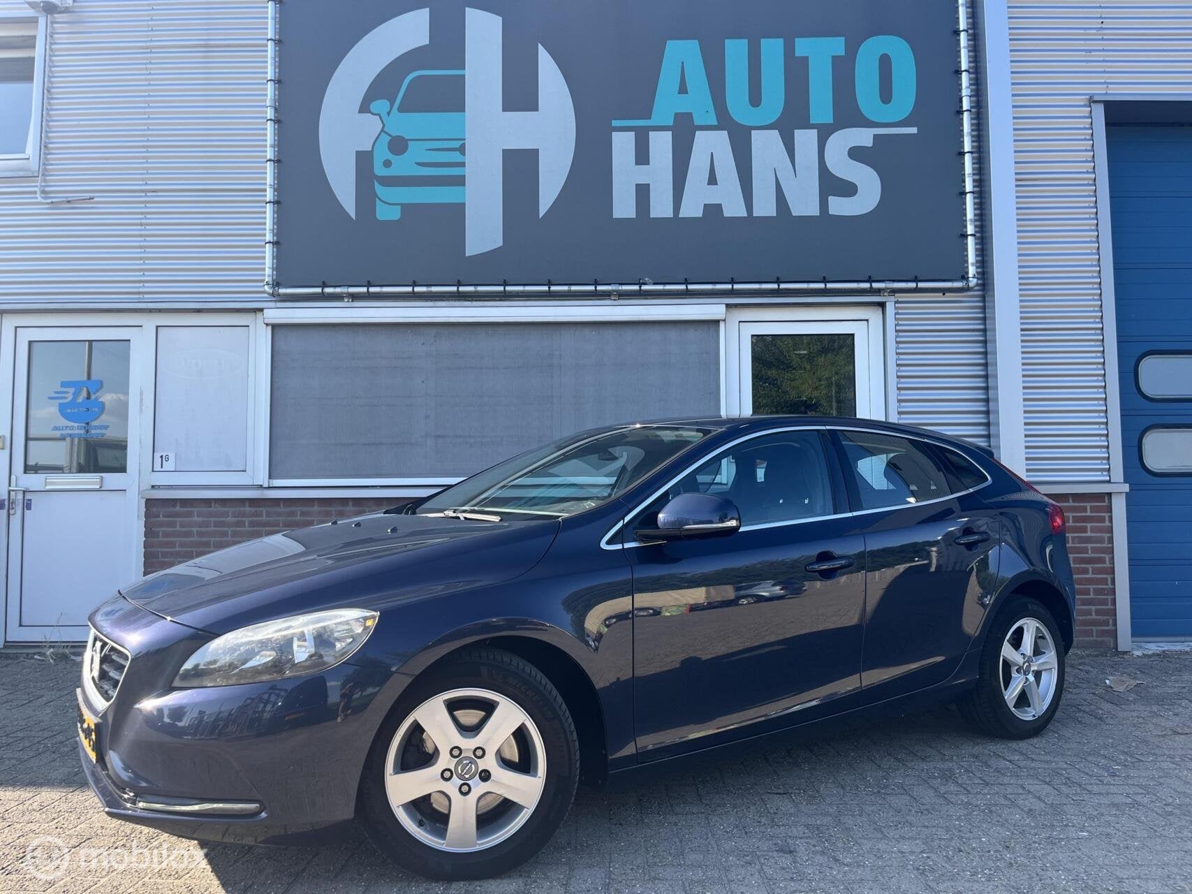 Volvo V40 1.6 T3 Momentum | orig NL | climate | cruise | nav, Voorwielaandrijving, Stof, Gebruikt, Zwart