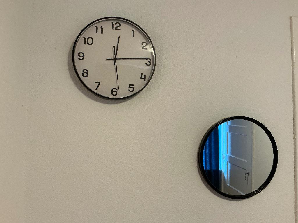 Klok en/of spiegel, Ophalen, Gebruikt, Analoog, Wandklok