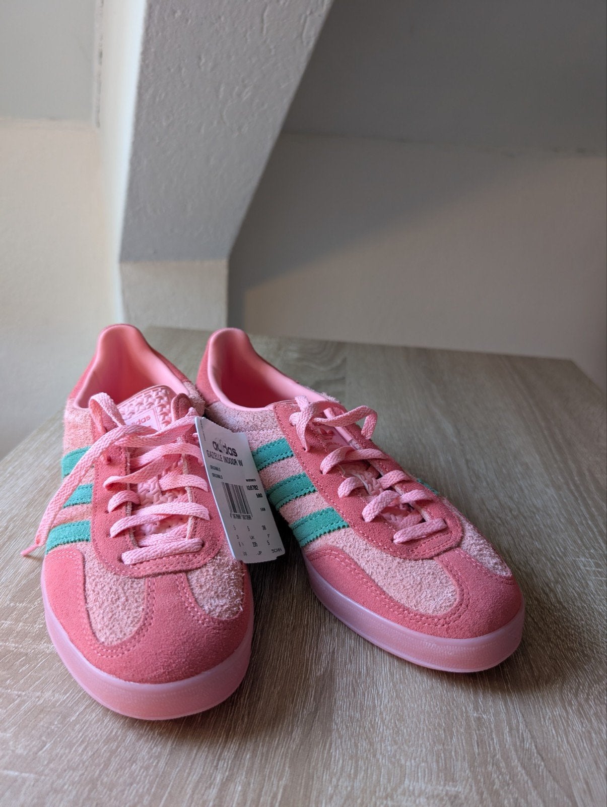 Adidas Gazelle Indoor W - Roze met Groene Strepen, Adidas, Nieuw, Ophalen of Verzenden, Sneakers of Gympen
