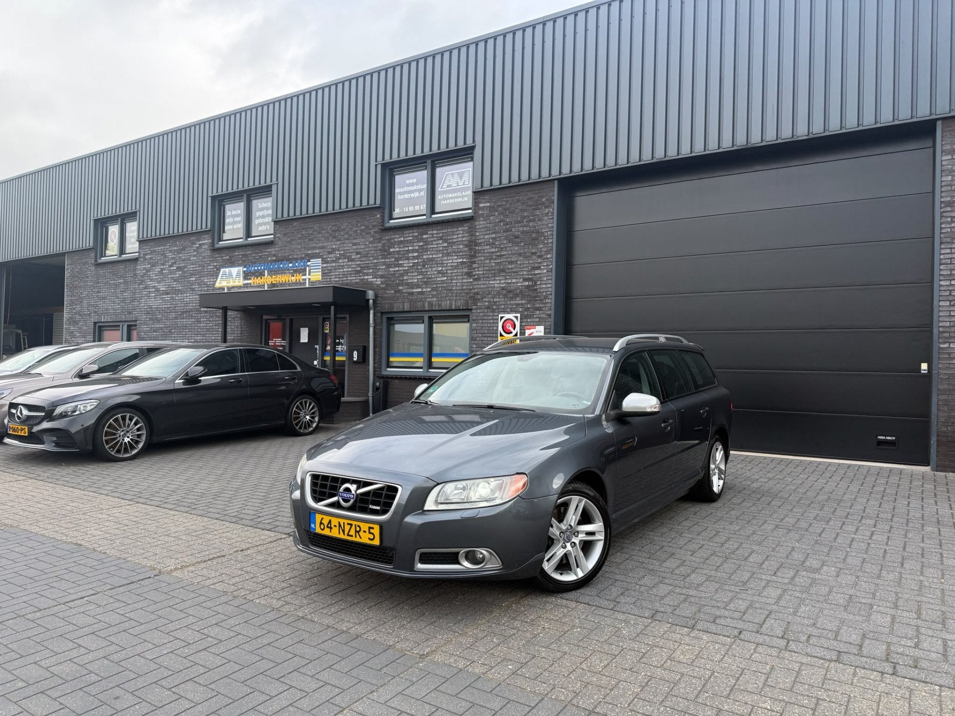Volvo V70 2.0T R-Edition | 3E EIGENAAR | AUTOMAAT | LEDER |, Euro 5, Zwart, 4 cilinders, Automatische klimaatregeling