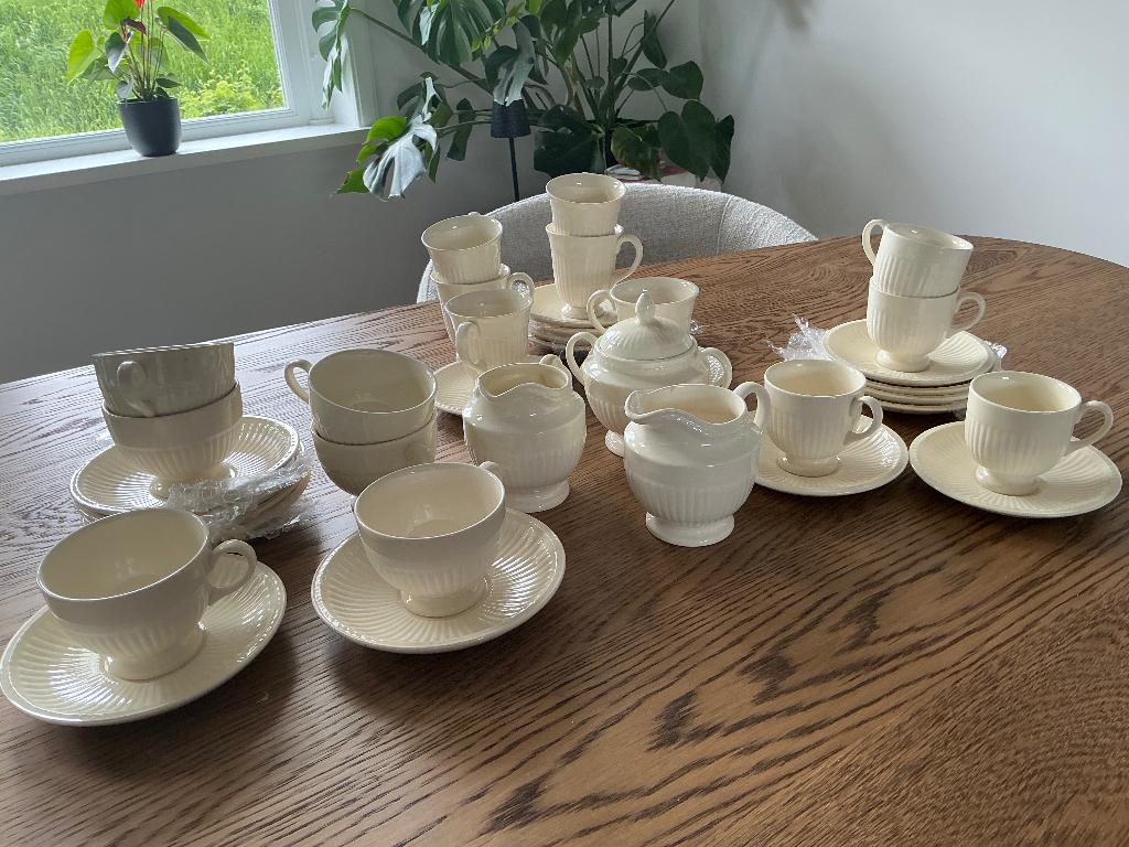 Servies wedgwood, Ophalen, Zo goed als nieuw, Wedgwood, Kop(pen) en/of Schotel(s)