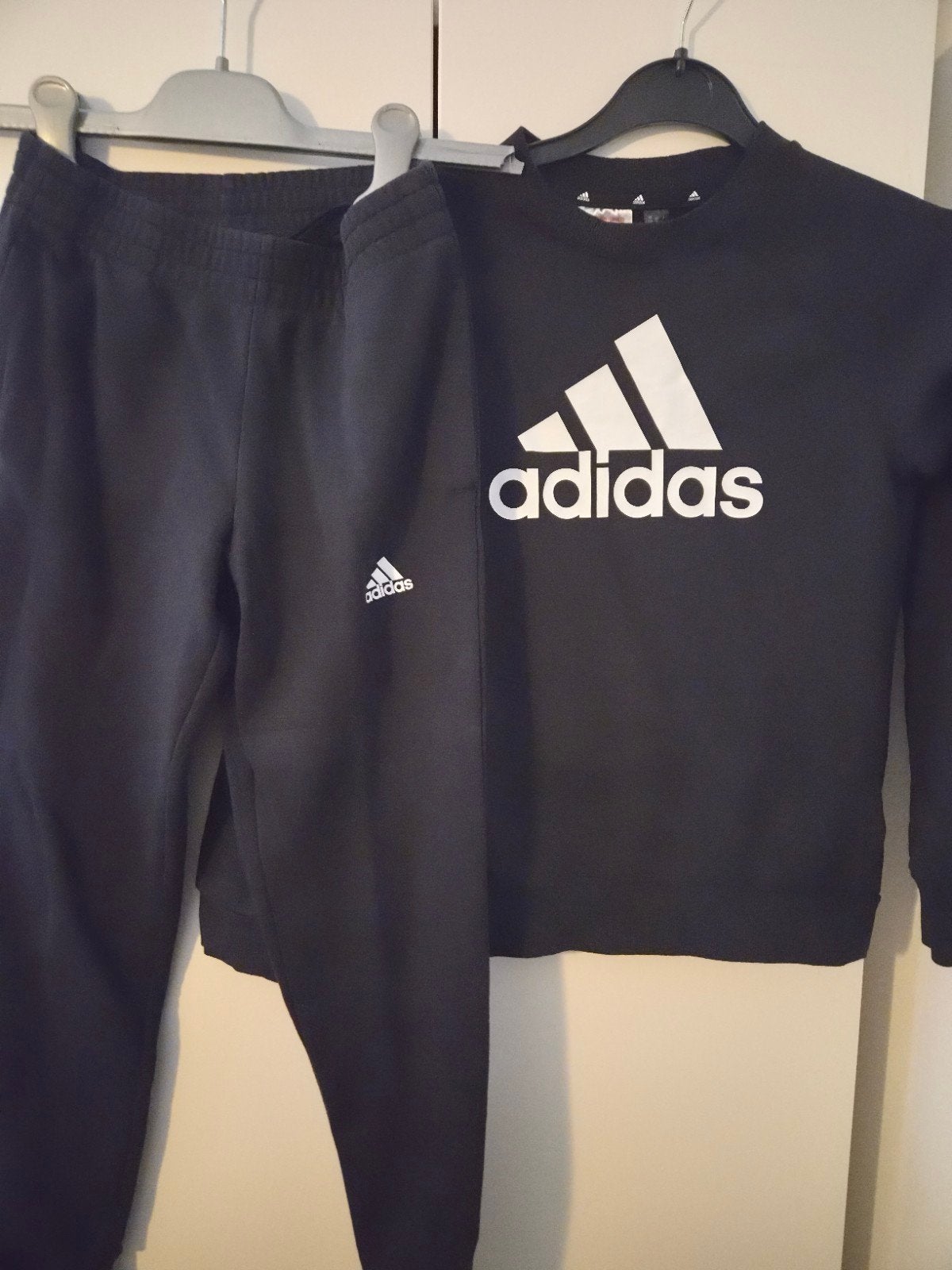 Nieuwe Adidas trainingspak voor kinderen, maat 128, Adidas, Jongen of Meisje, Nieuw, Ophalen of Verzenden