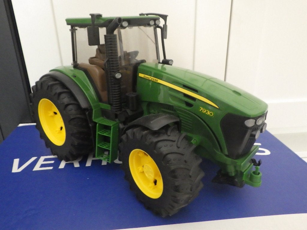 Bruder tractor John Deere, Ophalen