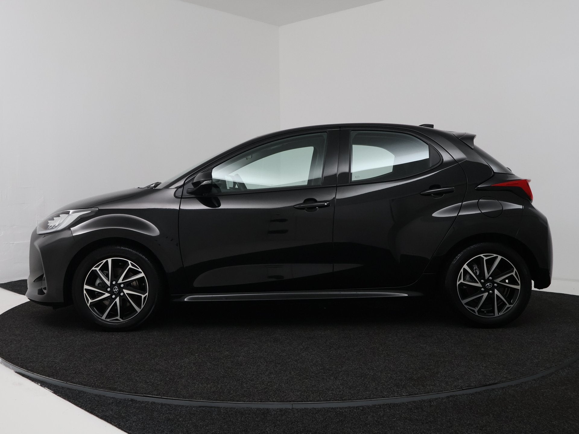 Toyota Yaris 1.5 Hybrid Dynamic | Apple CarPlay / Android Au, Gebruikt, Bedrijf, Hybride Elektrisch/Benzine, 3 cilinders