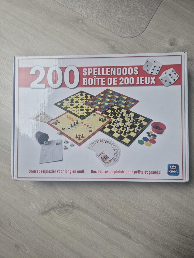 Spellendoos met 200 spellen, Hobby en Vrije tijd, Gezelschapsspellen | Bordspellen, Zo goed als nieuw, Een of twee spelers, Drie of vier spelers