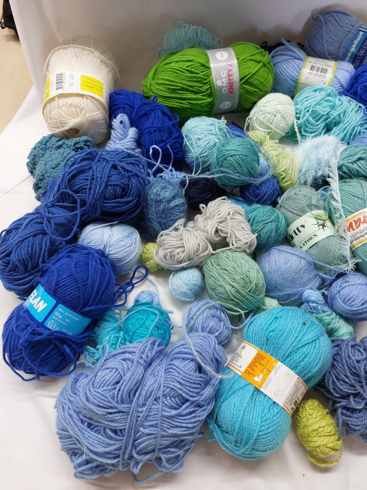 Wol in blauw en groen 4,2 kilo, Hobby en Vrije tijd, Breien en Haken, Ophalen of Verzenden, Nieuw, Breien of Haken, Wol of Garen