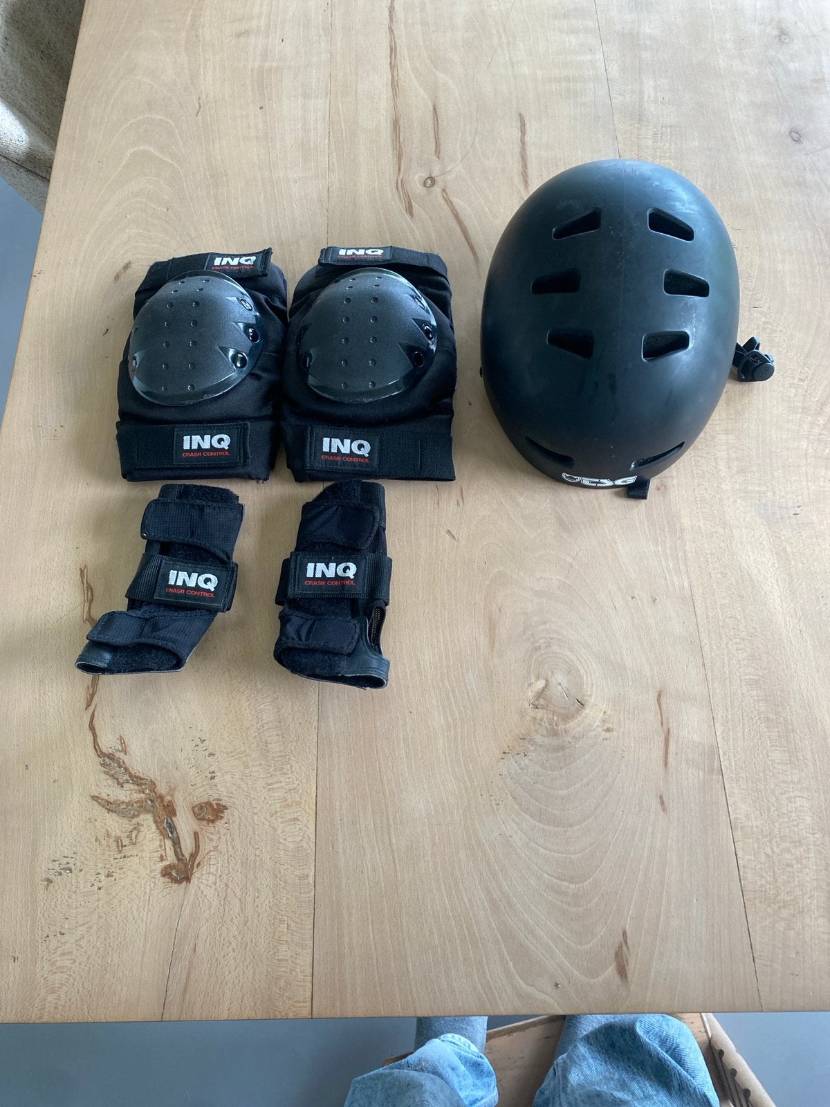 Scheenbeschermers en Skates Helm Set - INQ & TSG, Ophalen of Verzenden, Gebruikt