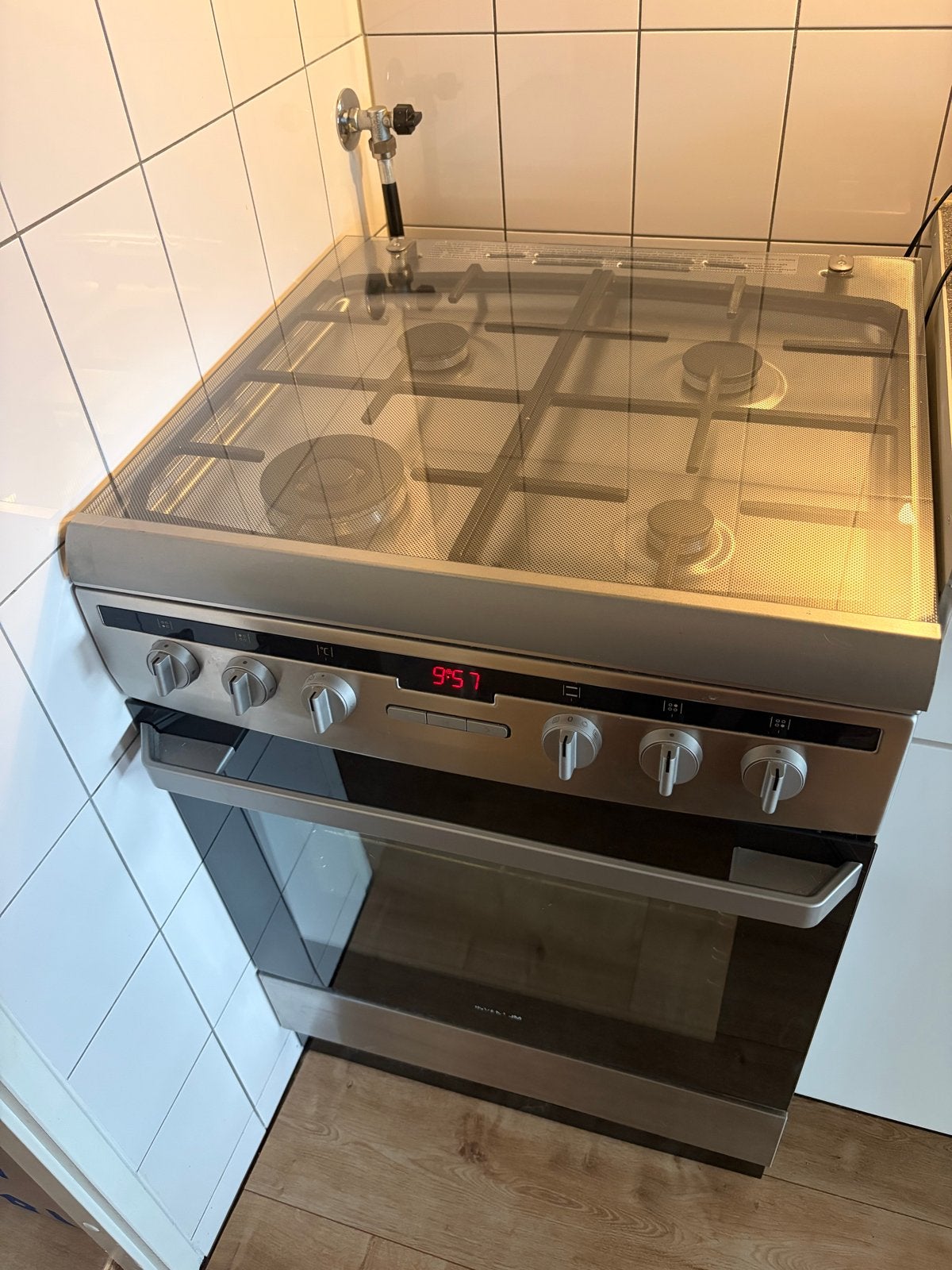 Vrijstaand fornuis met gas kookplaat en elektrische oven, Witgoed en Apparatuur, Fornuizen, Ophalen, Gebruikt, Grill, 4 kookzones