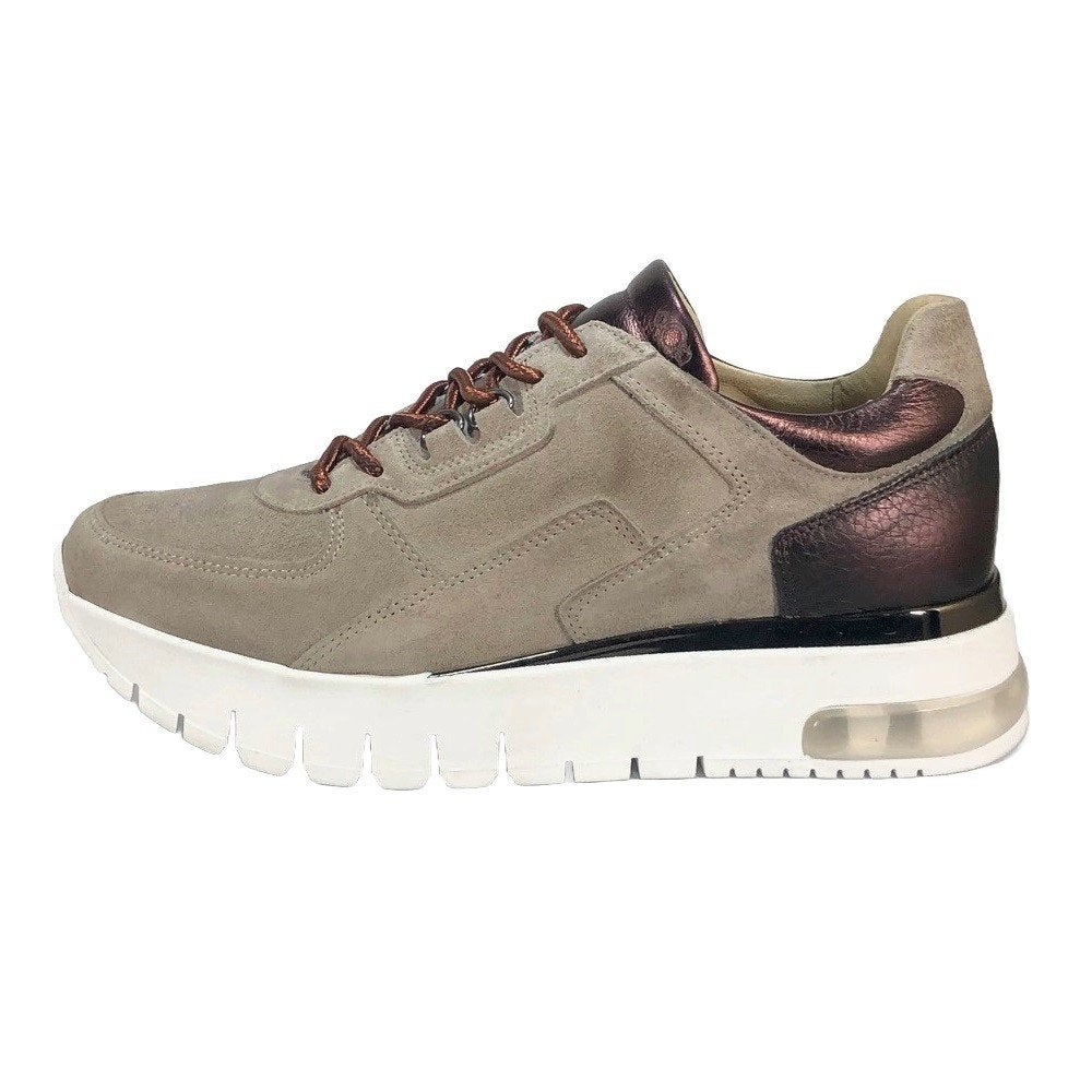 AQA maat 39 lerensneaker taupe / bordeaux - gratis verzenden, Kleding | Dames, Schoenen, Verzenden, AQA, Beige, Info@aqa-shoes.nl