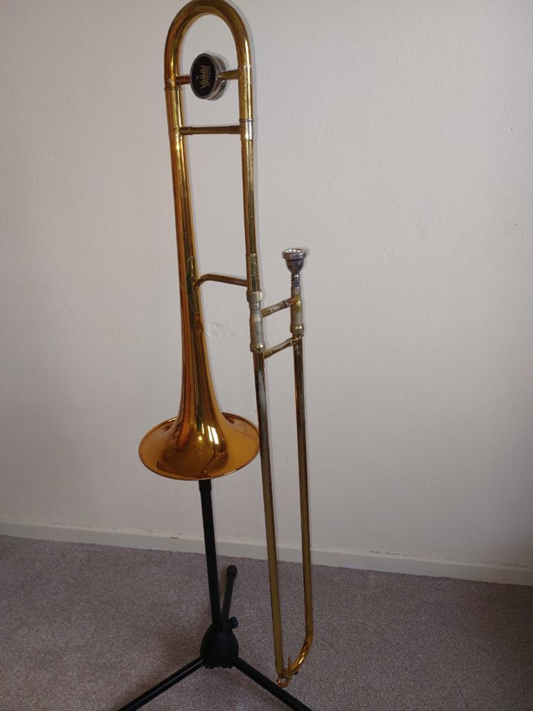 King 2104 met koffer en mondstuk, Muziek en Instrumenten, Blaasinstrumenten | Trombones, Ophalen, Gebruikt, Met koffer