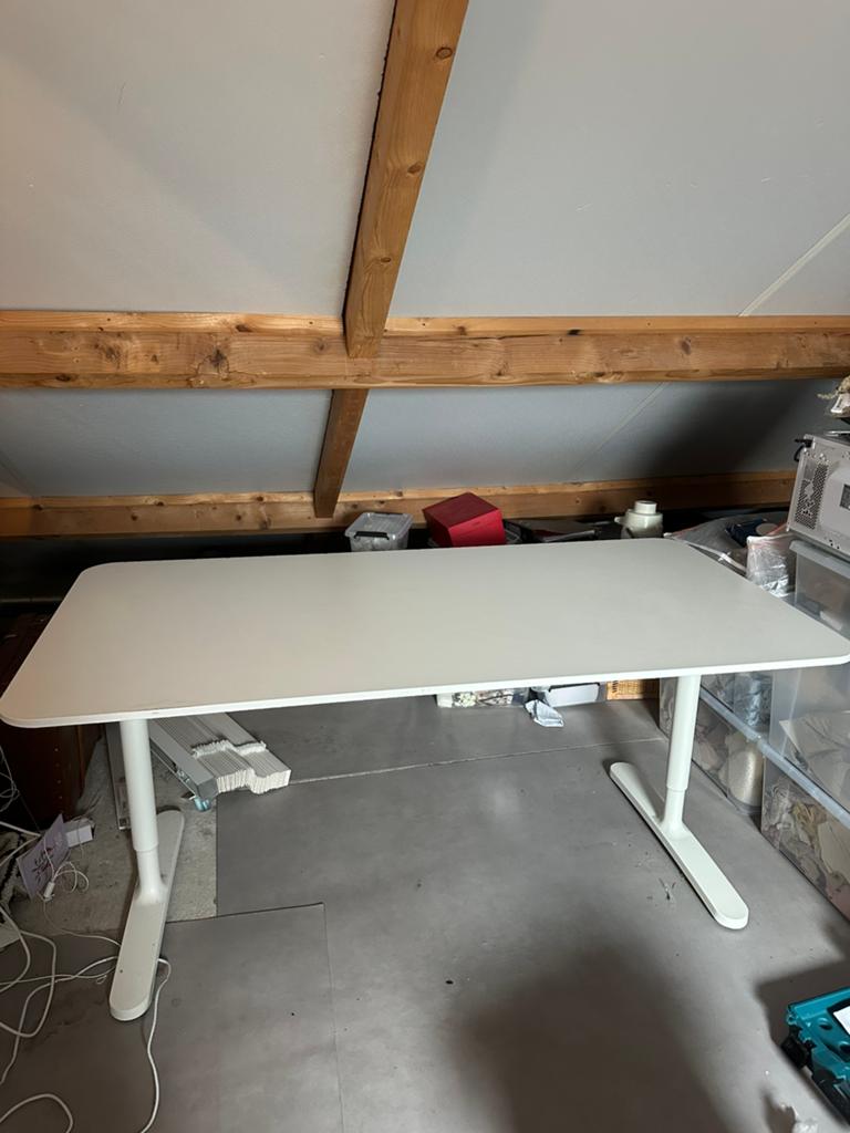 Bureau Bekant IKEA 160x80 cm wit, Huis en Inrichting, Bureaus, Ophalen, In hoogte verstelbaar, Zo goed als nieuw