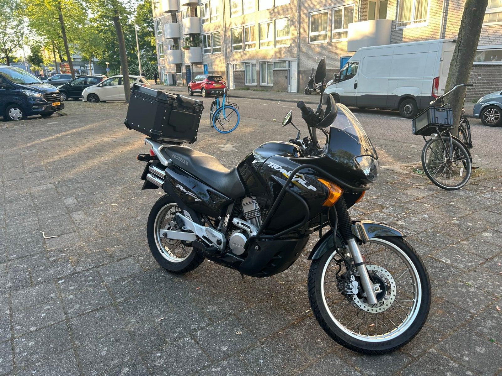 Honda Transalp XL650V met valbeugels, 2 cilinders, Sportuitlaat, Motorrijbewijs A, Gebruikt