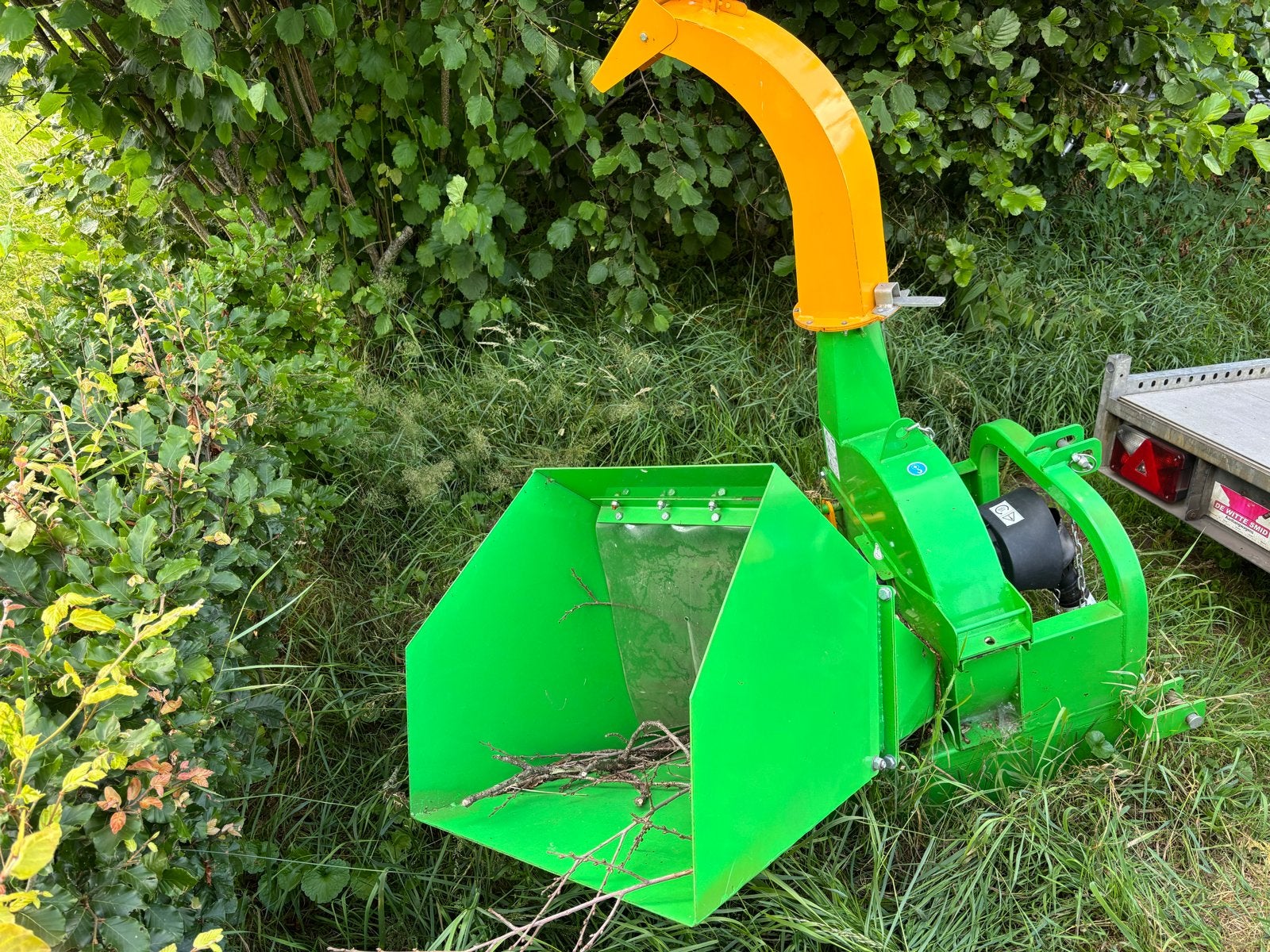 Takkenversnipperaar/ takkenhakselaar op aftakas, Ophalen, Hakselaar