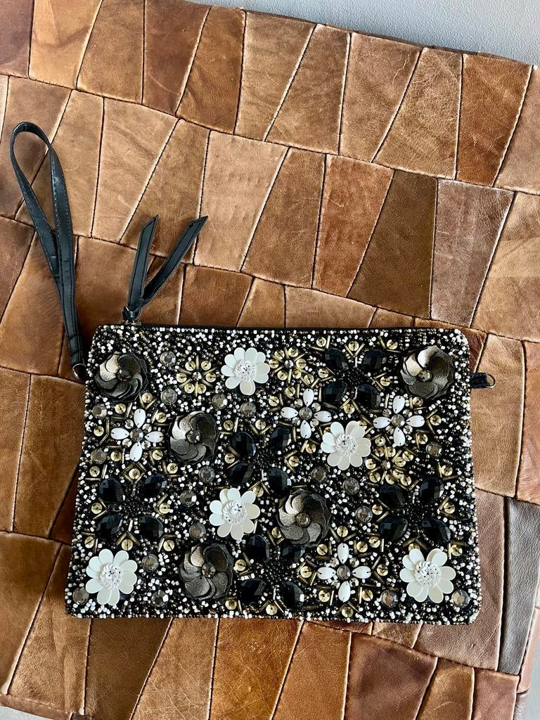 Elegante clutch met bloemen, pailletten en kralen, Ophalen of Verzenden, Zo goed als nieuw, Zwart, Avondtasje