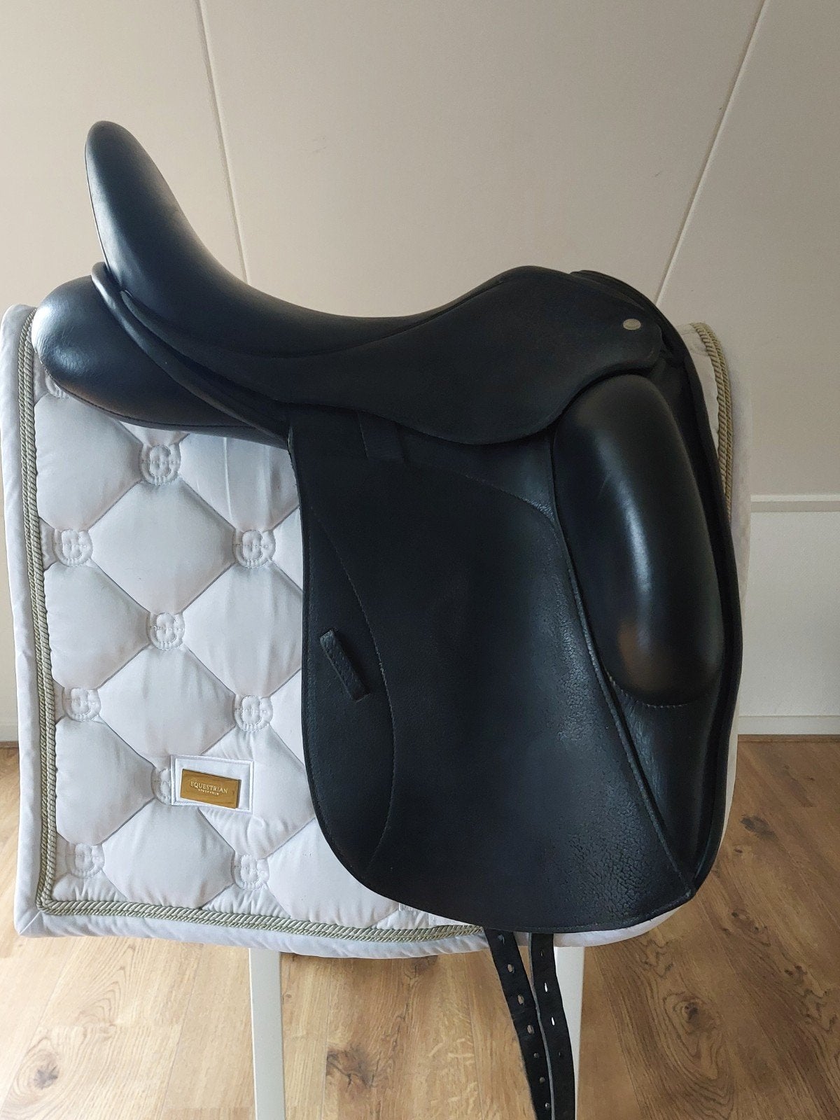 Custom Icon Coda dressuurzadel, Dieren en Toebehoren, L (17.5 inch), Dressuur, Ophalen of Verzenden, Zo goed als nieuw
