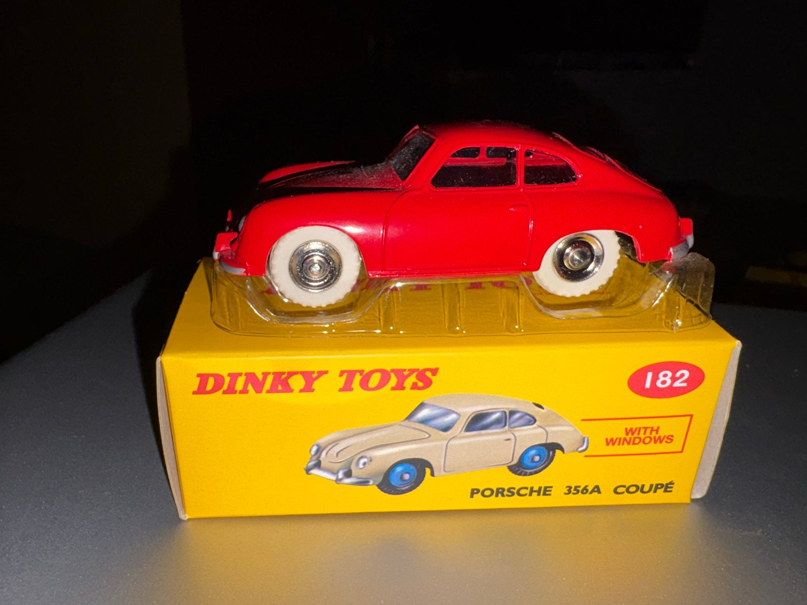 Dinky Toys Porsche 356A Coupé Rood - Nieuw in Doos, Hobby en Vrije tijd, Ophalen of Verzenden, Nieuw, Auto, Dinky Toys