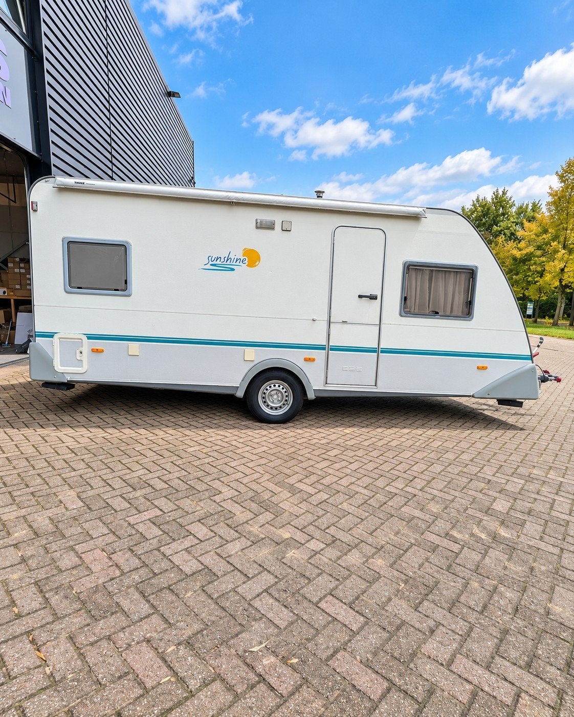 Knaus Eifelland Sunshine | fietsendrager | Luifel, Caravans en Kamperen, Omvormbare zithoek, Particulier, 5 tot 6 meter, Knaus