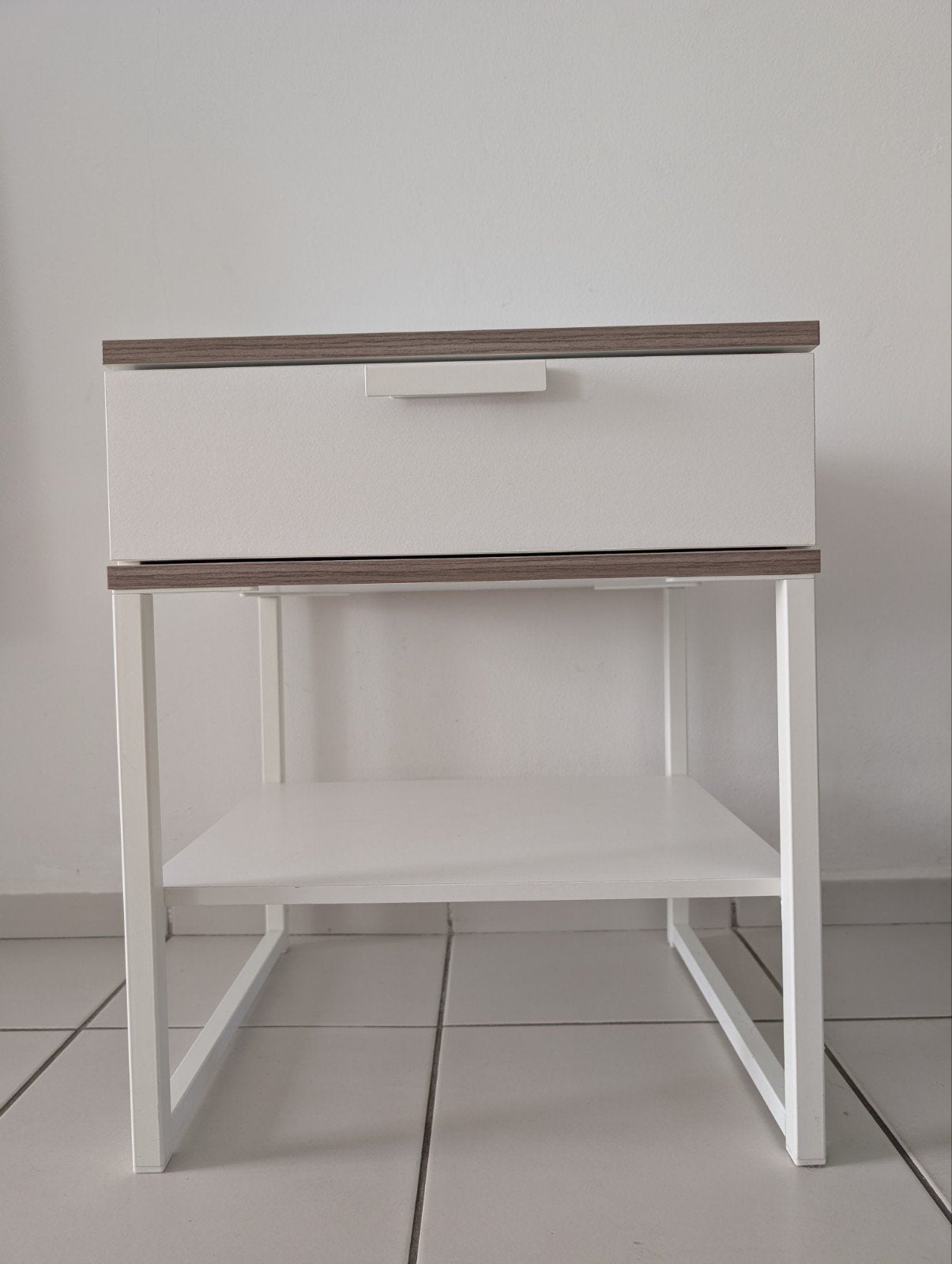 Één Ikea Trysil nachtkastje wit, Ophalen of Verzenden, Zo goed als nieuw, Minder dan 45 cm