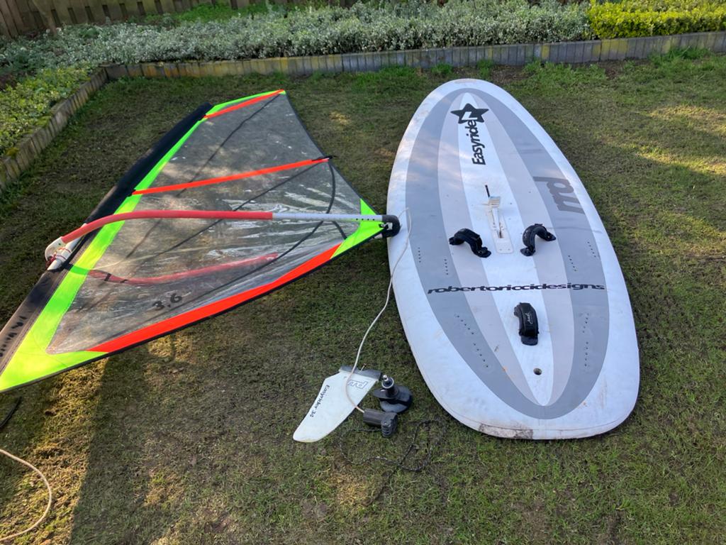 Complete Windsurfset Easy Rider Large - Ideaal voor beginner, Watersport en Boten, 250 tot 300 cm, 3.5 tot 5 m², Zo goed als nieuw