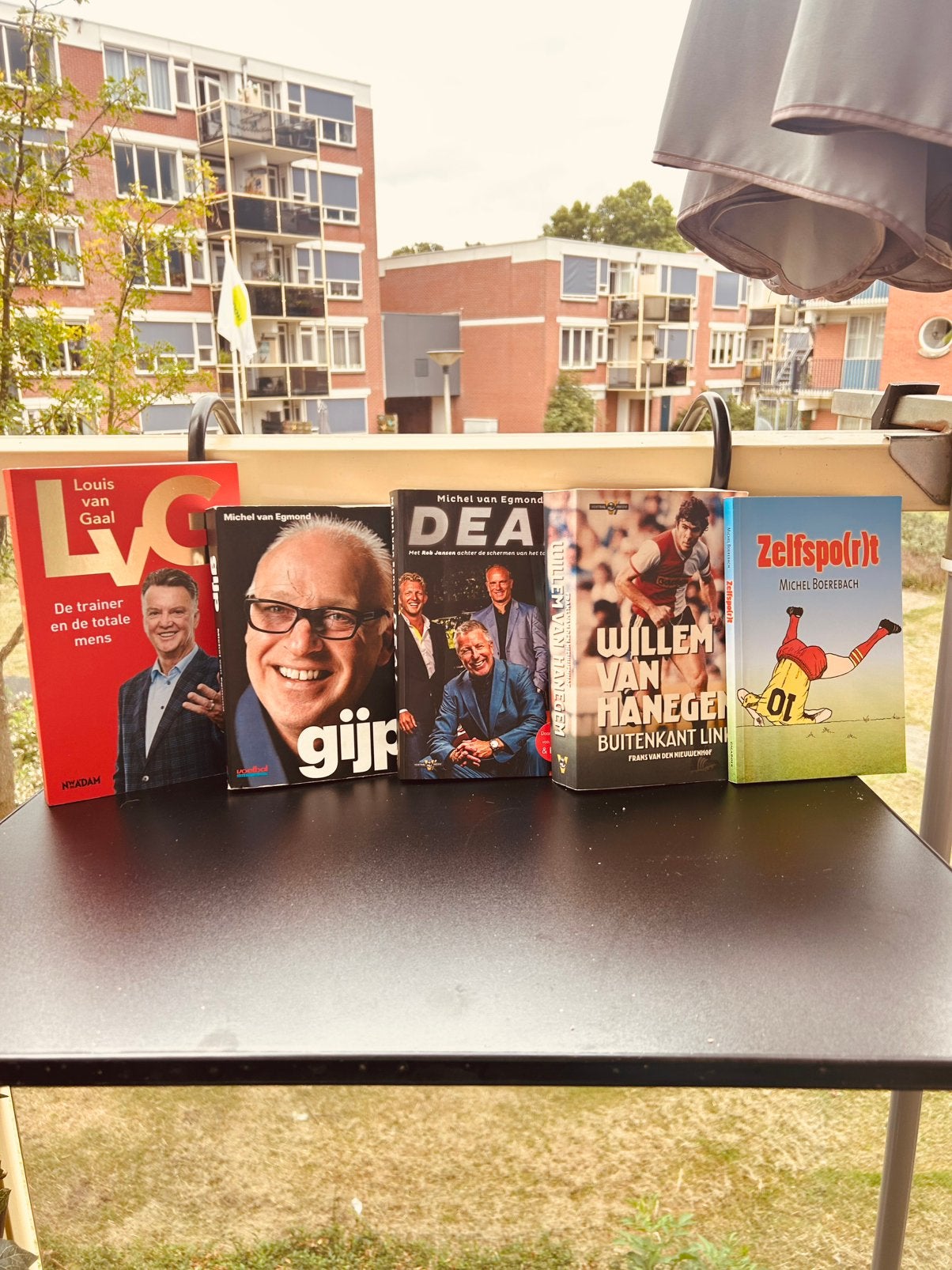 Sportboeken van bekende sporters, Verzamelen, Film en Tv, Ophalen of Verzenden, Zo goed als nieuw, Foto of Kaart