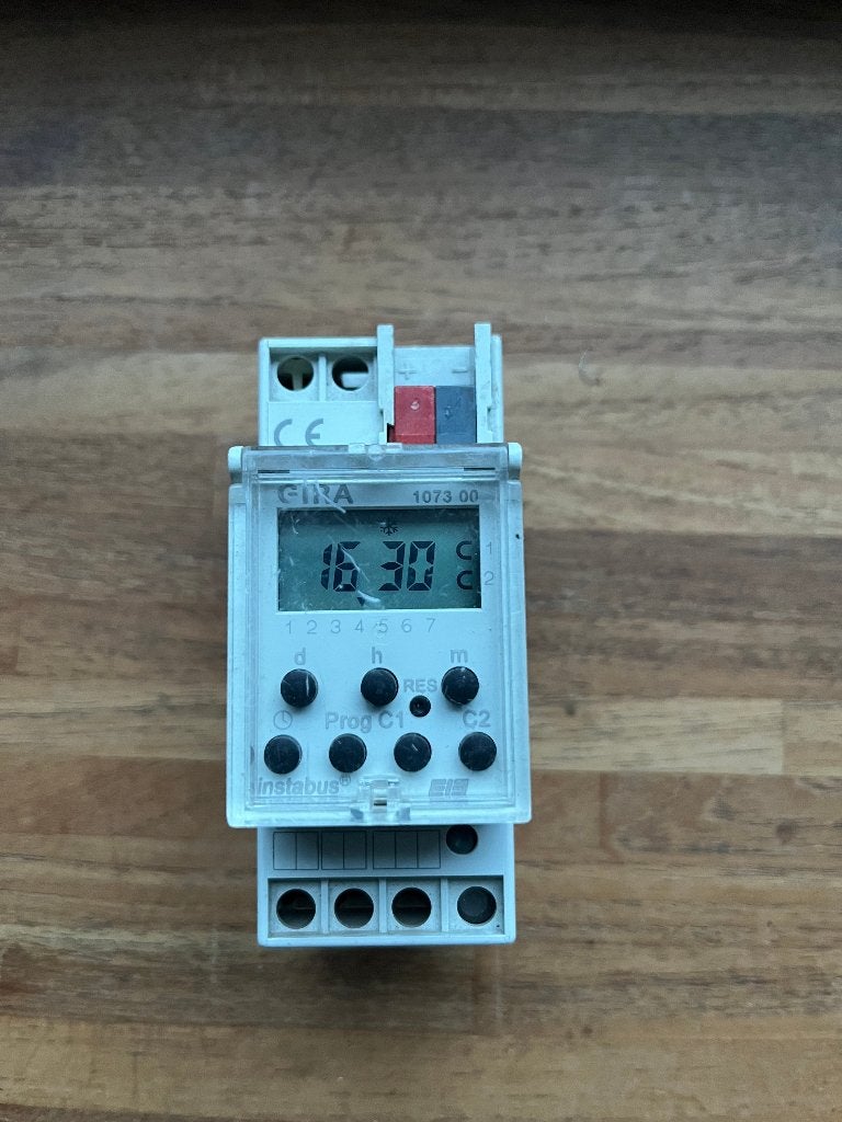 Gira Instabus 107300 tijdklok digitale schakelklok , schakel, Ophalen of Verzenden, Gebruikt