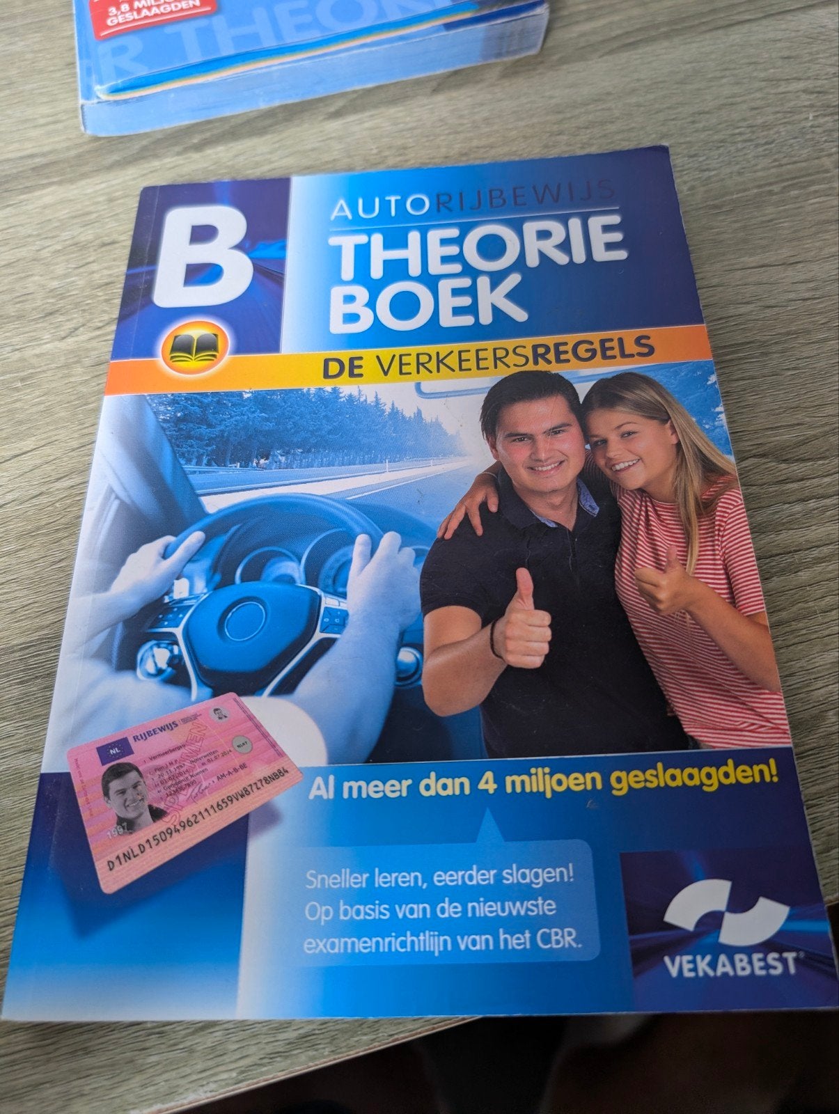 Vekabest Autorijbewijs B Theorieboek - De Verkeersregels, Boeken, Ophalen, Zo goed als nieuw, Niet van toepassing, Vekabest