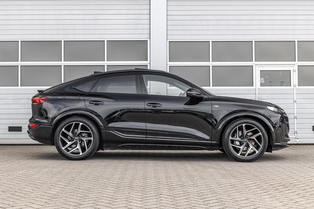 Audi Q6 Sportback e-tron 306pk S edition Performance 100 kWh, Auto's, Audi, Automaat, 12 maanden, Zwart, Leder