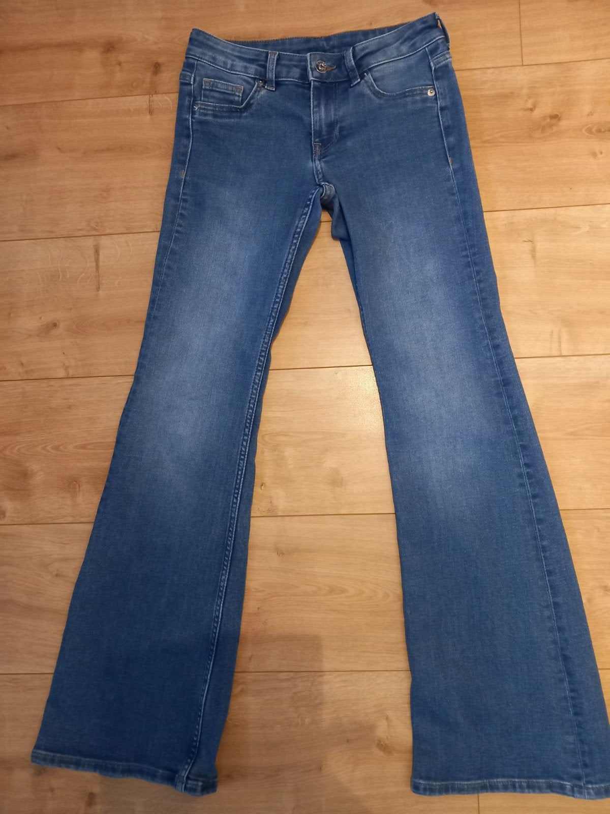 Flared jeans H&M dividend. Maat 32. Zgan., H&M, Blauw, Overige jeansmaten, Ophalen of Verzenden