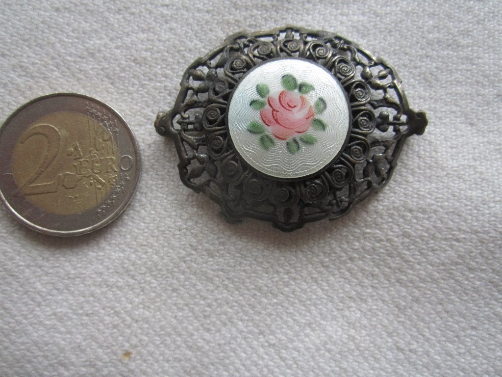 27.   Heel aparte oude broche,  guiloloche, Engeland, Sieraden, Tassen en Uiterlijk, Ophalen, Overige materialen, Broche