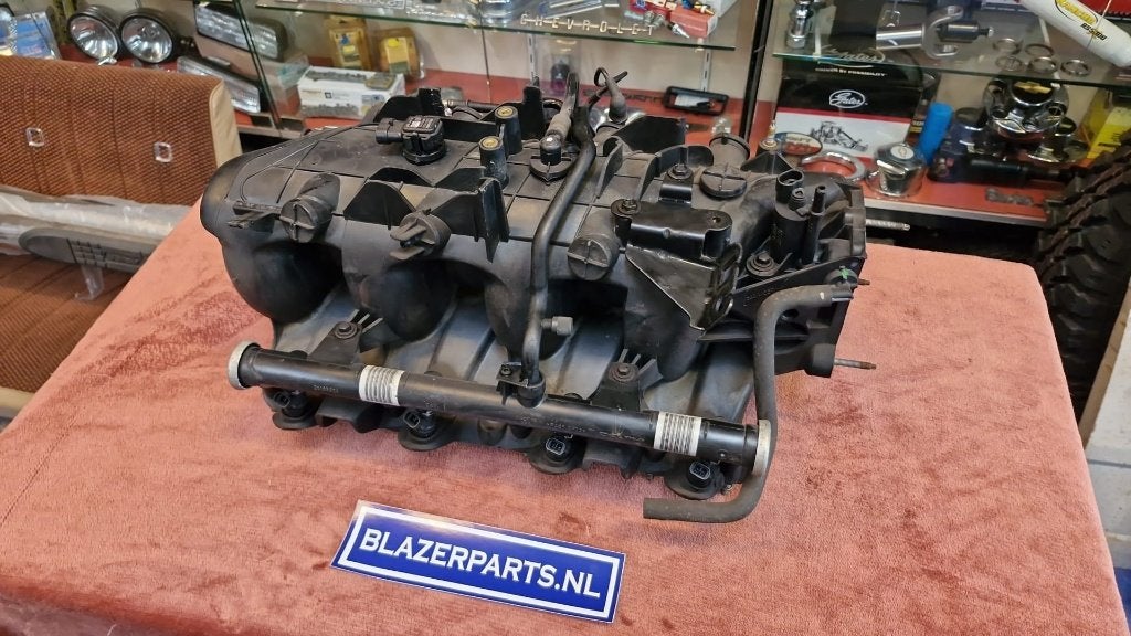 OEM GM Intake compleet 17113697 LM7 5.3 Vortec, Ophalen of Verzenden, Gebruikt, Amerikaanse onderdelen