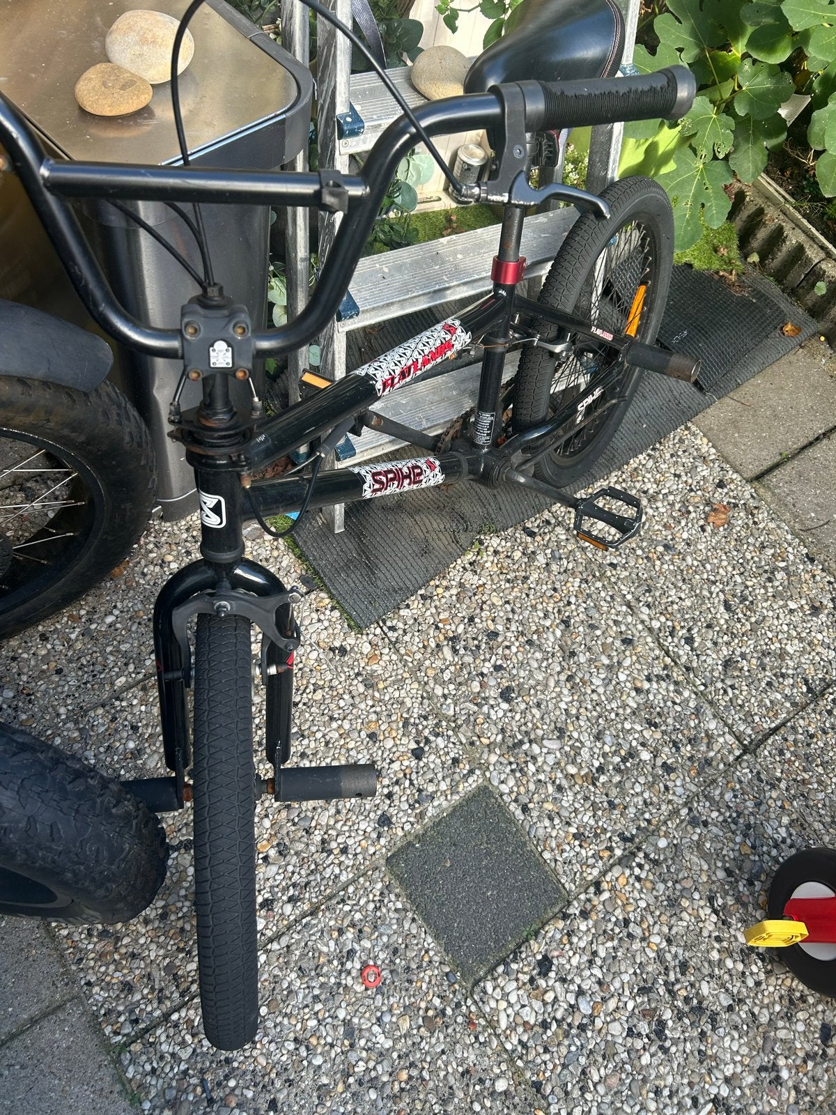 Zwarte BMX-fiets met voetsteunen, Fietsen en Brommers, Ophalen, Gebruikt, 16 tot 20 inch, Voetsteunen