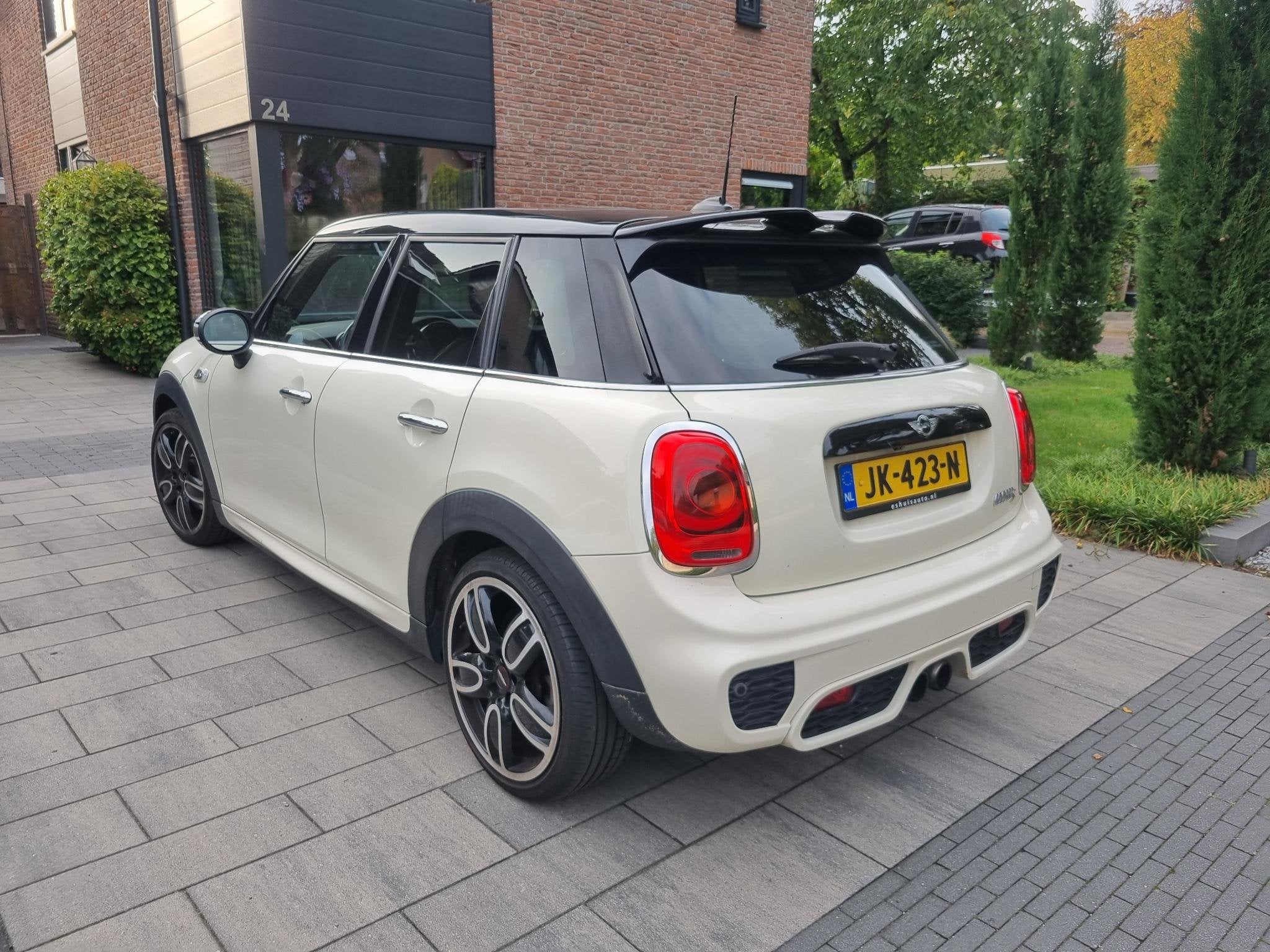 MINI 5-Deurs 2.0 Cooper S Serious Business Aut. SPORTLEER /, 1998 cc, Gebruikt, Wit, Bedrijf