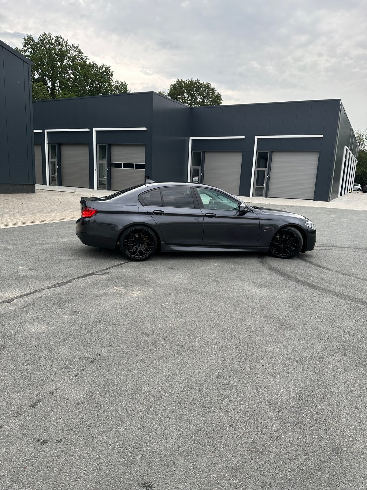 BMW 5-Serie 3.0 530D AUT 2011 Grijs gereviseerde automaat, Auto's, BMW, Automaat, Achterwielaandrijving, Zwart, 2000 kg