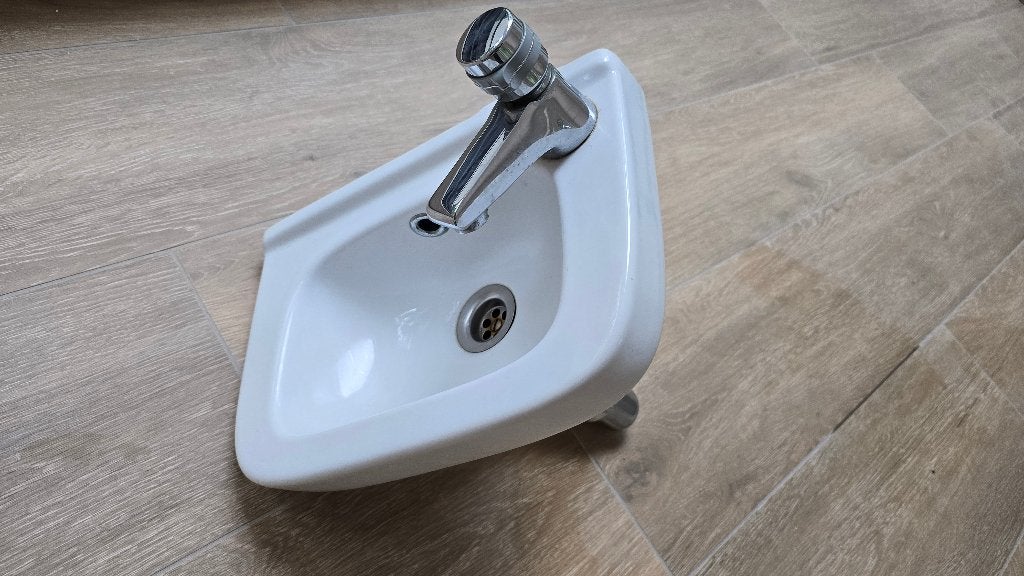 Fontein/wastafeltje/toilet, Doe-het-zelf en Verbouw, Ophalen, Gebruikt, Rvs, Wastafel
