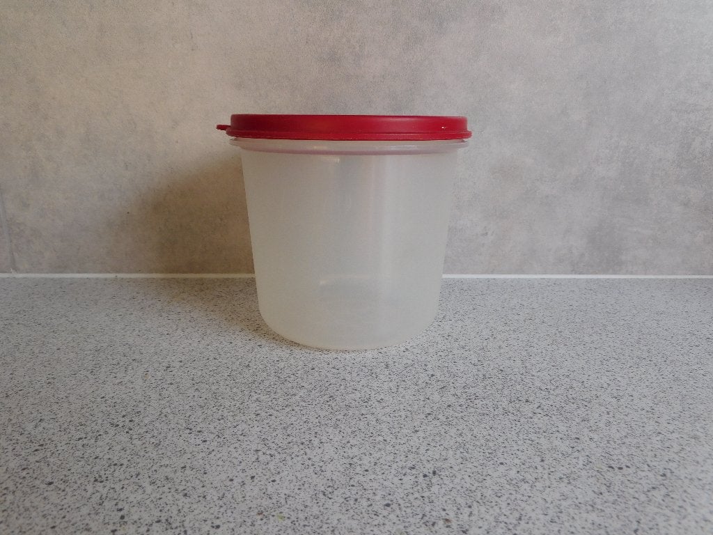 Tupperware Ruimtekom 650 ml. Rood, Ophalen of Verzenden, Zo goed als nieuw, Rood, Bak of Kom