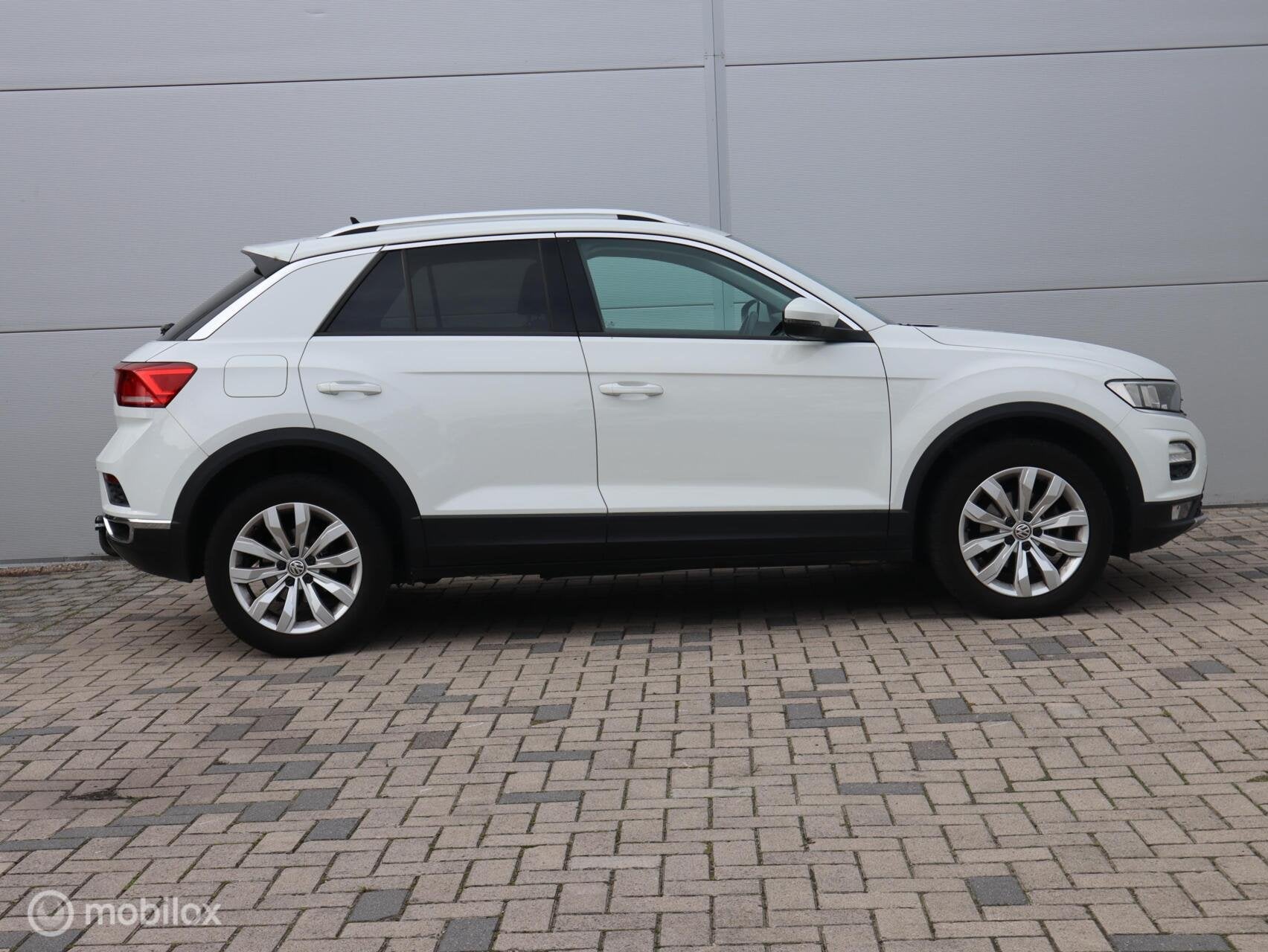 Volkswagen T-Roc 1.5 TSI Style Trekhaak CarPlay Lane ACC Cli, Auto's, Voorwielaandrijving, Dealer onderhouden, Stof, 4 cilinders