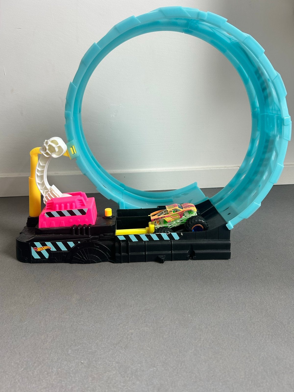 Hot Wheels Monster Trucks baan met loop en auto's, Ophalen of Verzenden, Gebruikt