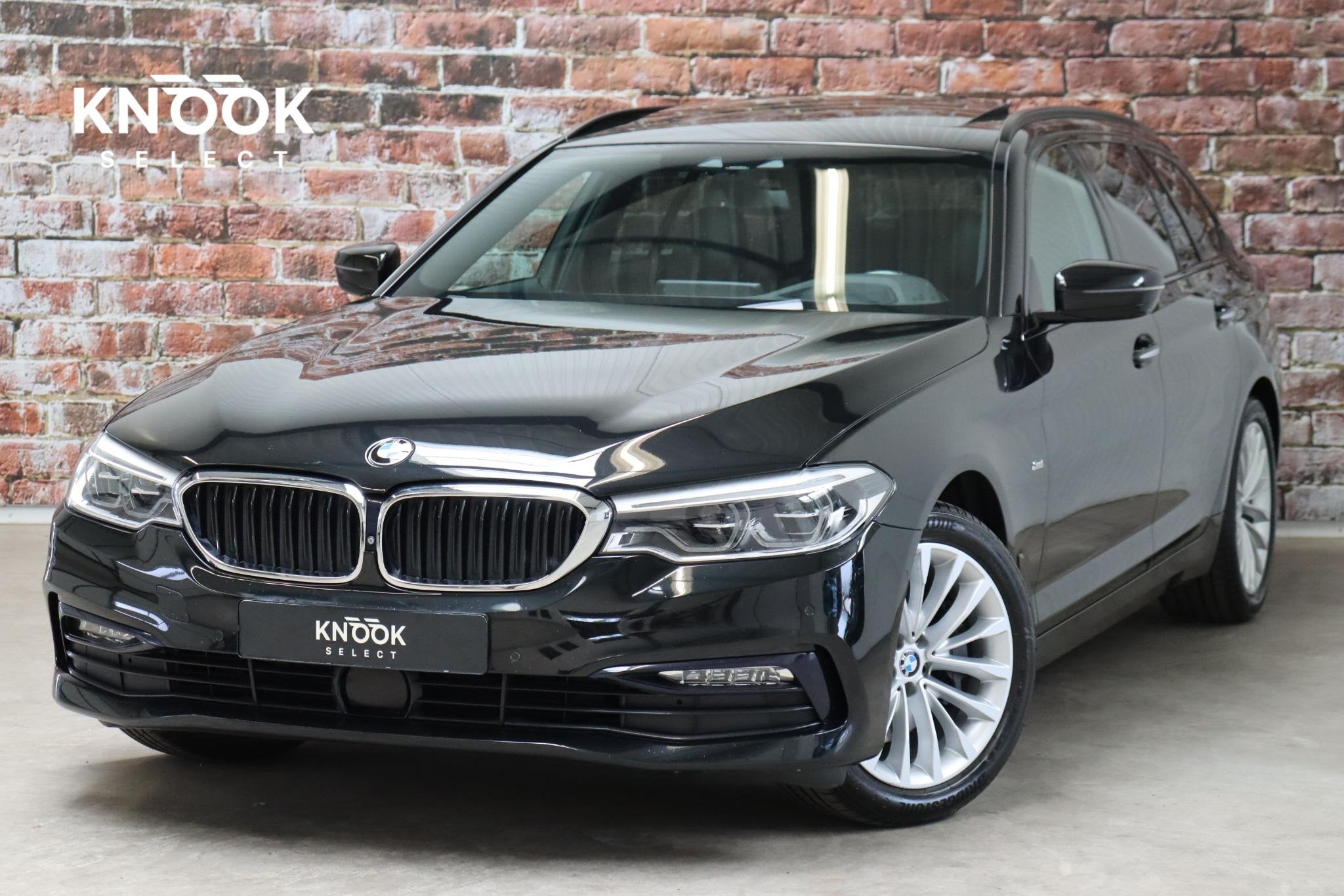 BMW 5-serie Touring 530i xDrive High Executive Sport Line Au, Auto's, 1998 cc, Gebruikt, 4 cilinders, Zwart