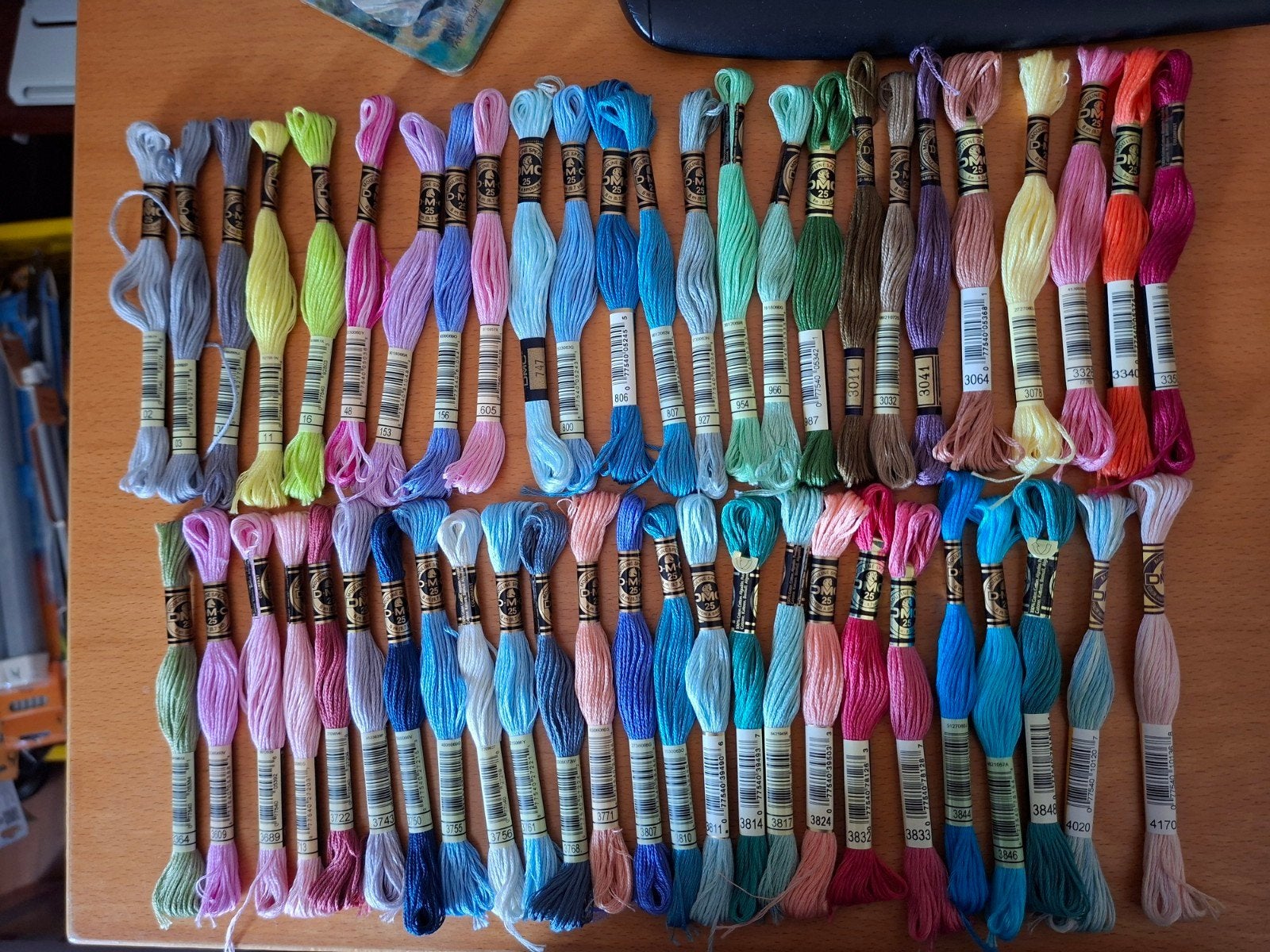 50 verschillende strengen dmc borduurgaren, Nieuw, Ophalen of Verzenden, Handborduren, Borduurgaren of Zijde