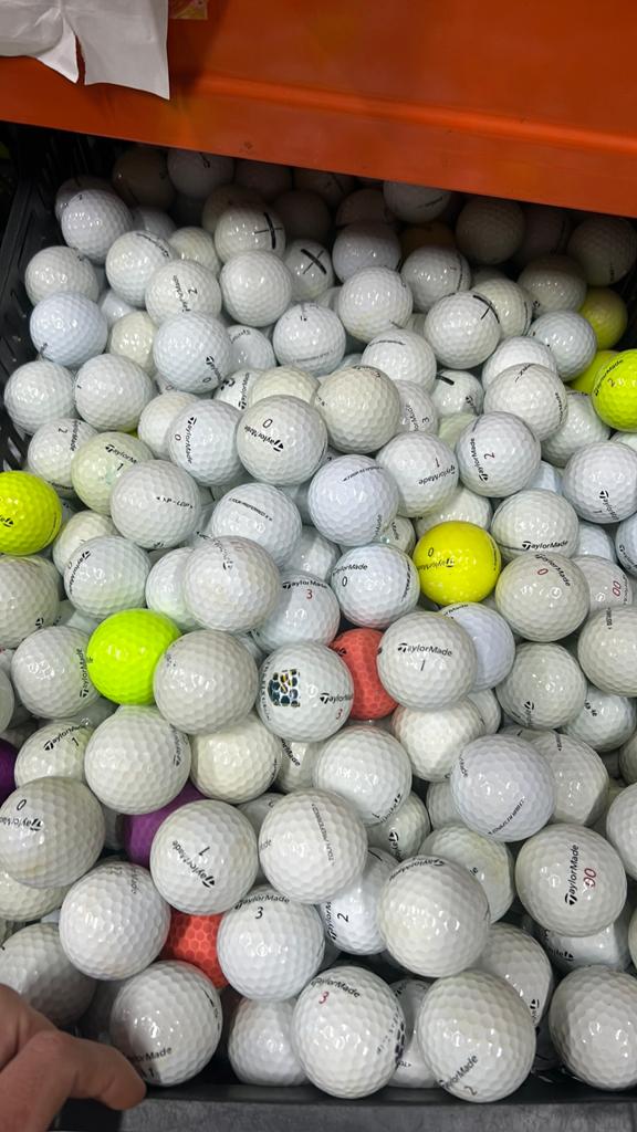 100 Stuks TaylorMade Mix Golfballen, Sport en Fitness, Ophalen of Verzenden, Zo goed als nieuw, Bal(len)