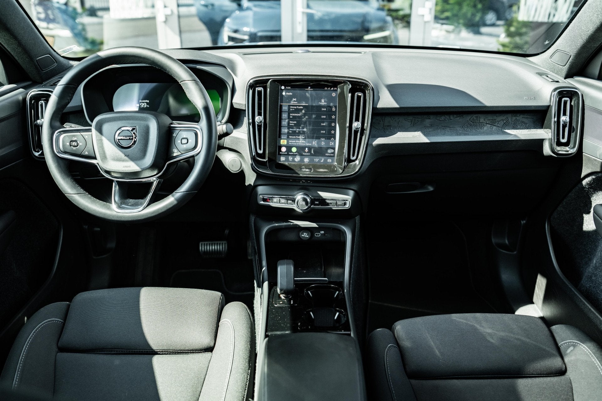 Volvo C40 Recharge Plus 69 kWh | Pano | ACC | Trekhaak | SOH, Gebruikt, Zwart, Zwart, SUV of Terreinwagen