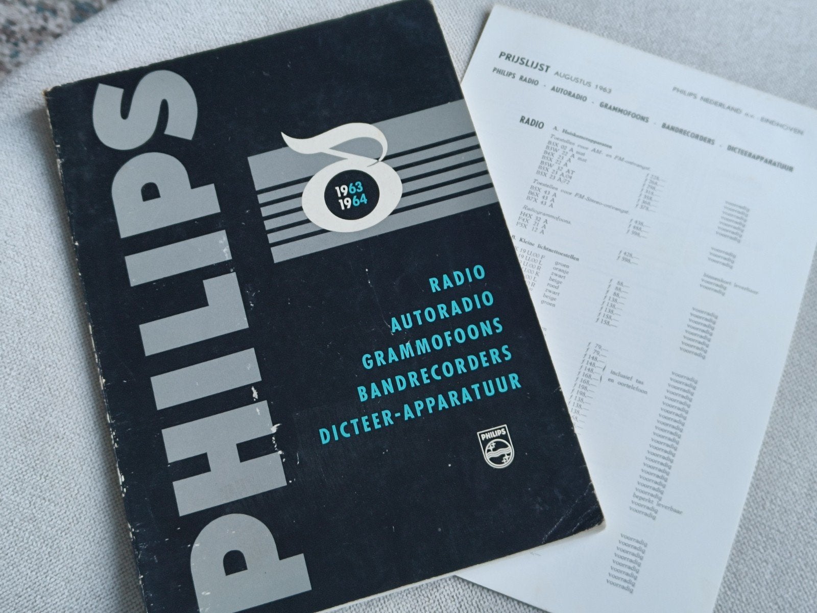 PHILIPS CATALOGUS 1963/64, RADIO, GRAMMOFOON, BANDRECORDER, Ophalen of Verzenden, Gelezen